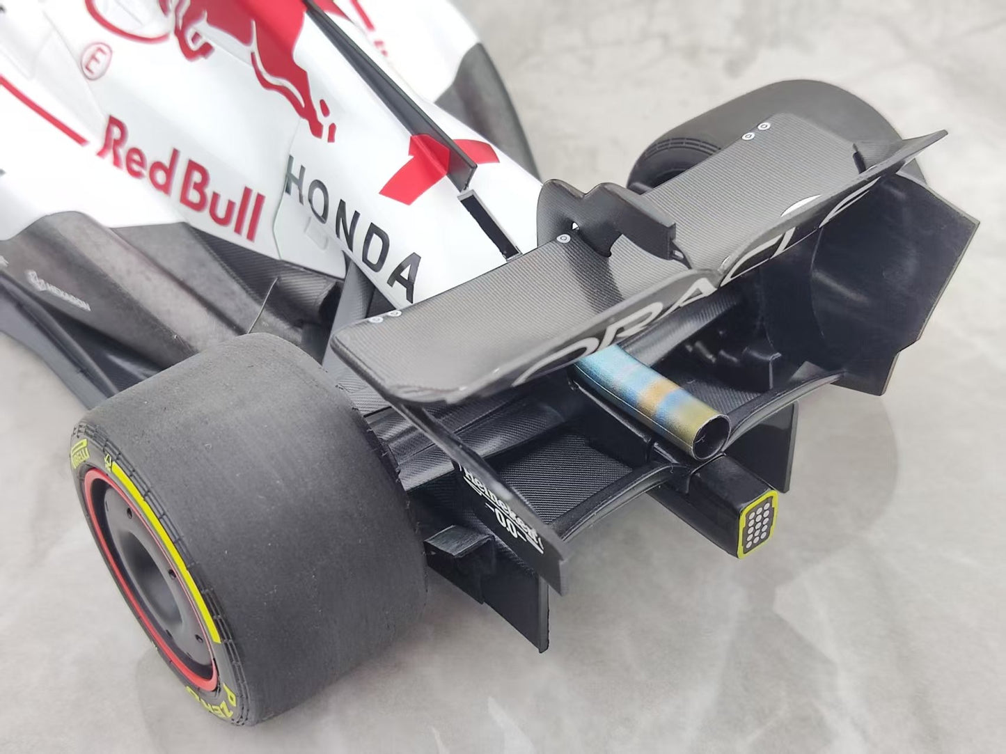 MINICHAMPS 1/18 Oracle RED BULL RACING RB21 - MAX VERSTAPPEN White 110250301