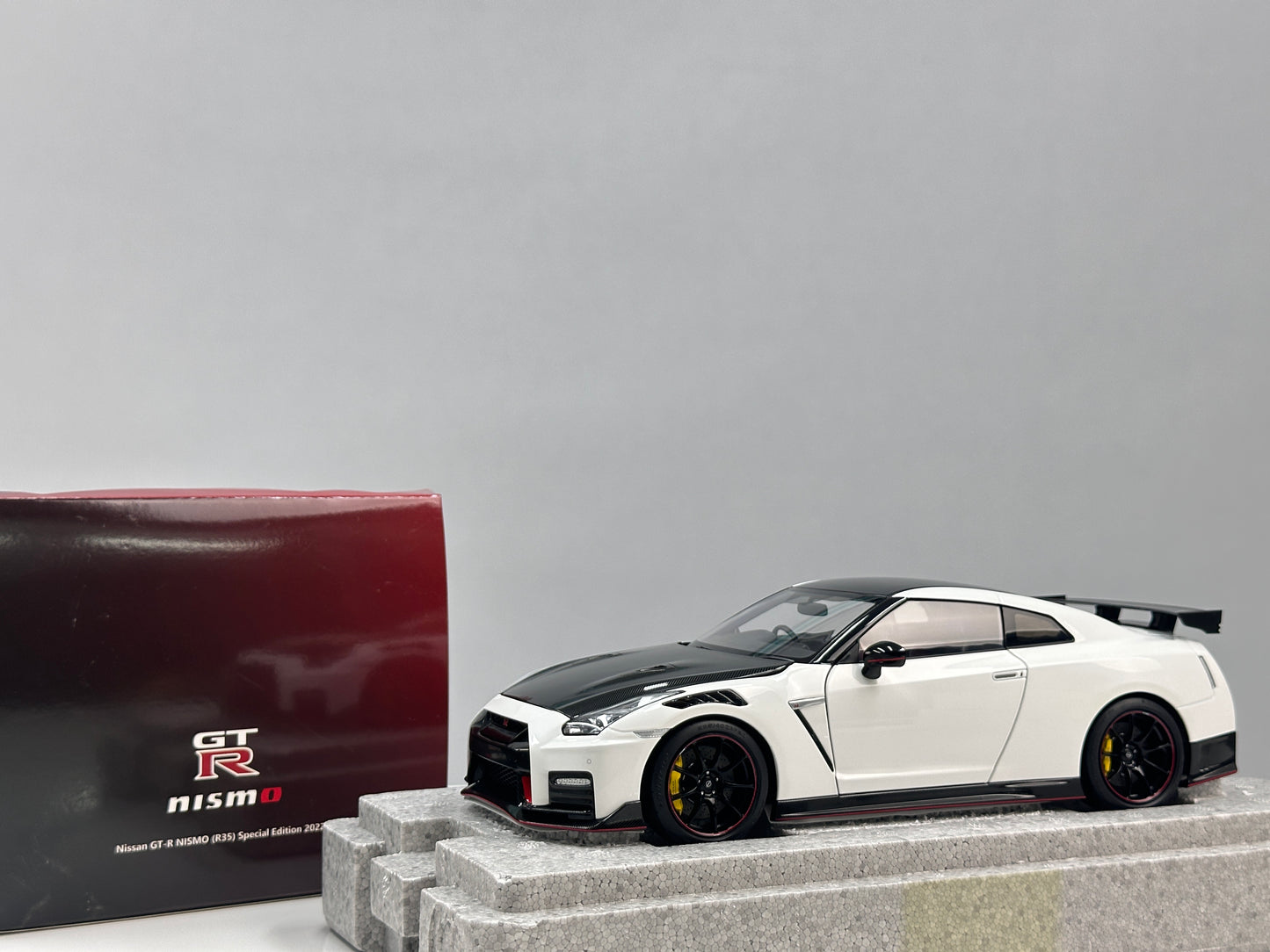 MOTORHELIX 1/18 Nissan GT-R NISMO (R35) Special Edition 2022 Brilliant Pearl White MH378