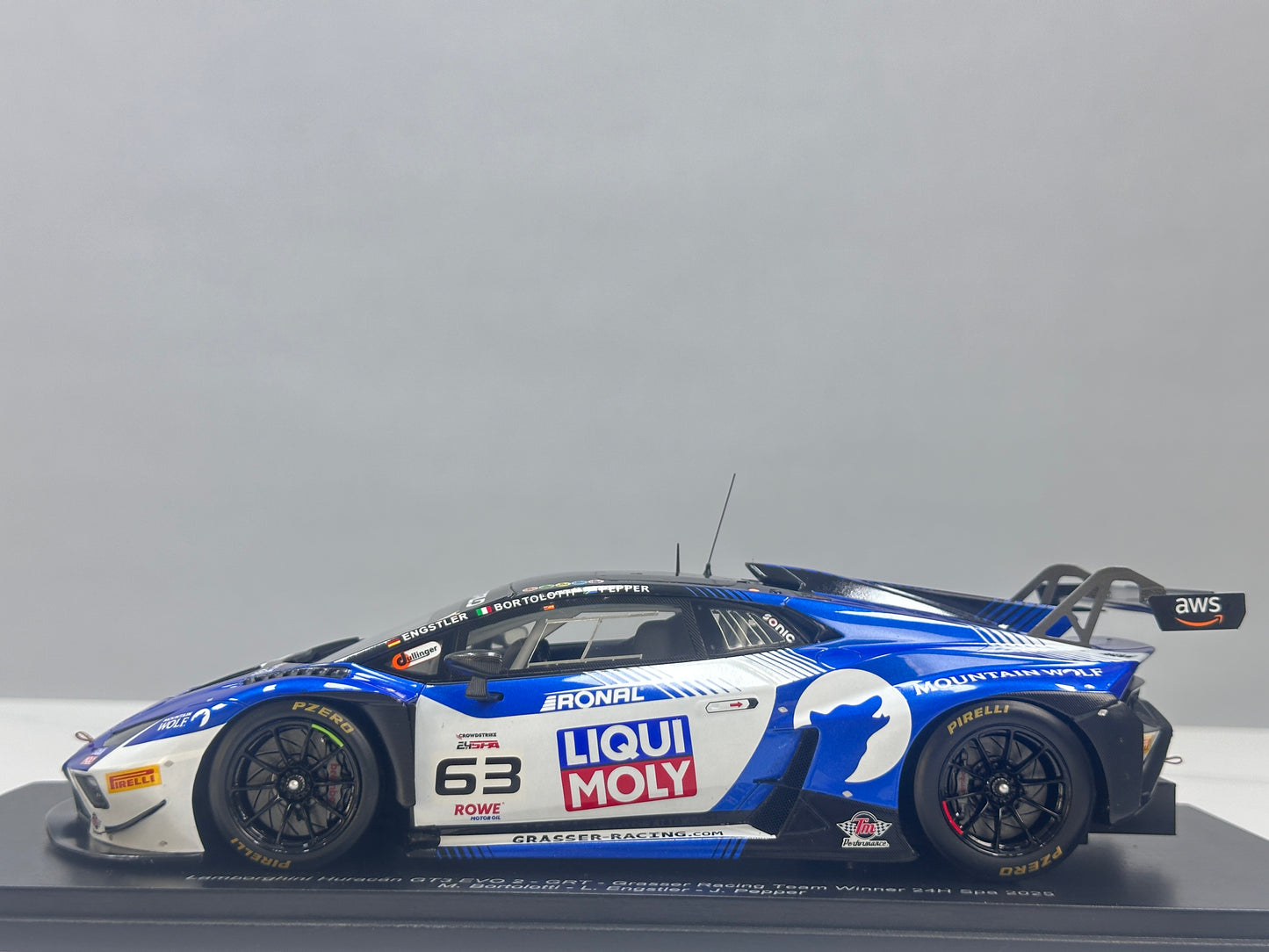 Spark 1/18 Lamborghini Huracan GT3 EVO 2 2025 Spa-Francorchamps Victory No. 63, Blue Livery, 18SPA2025