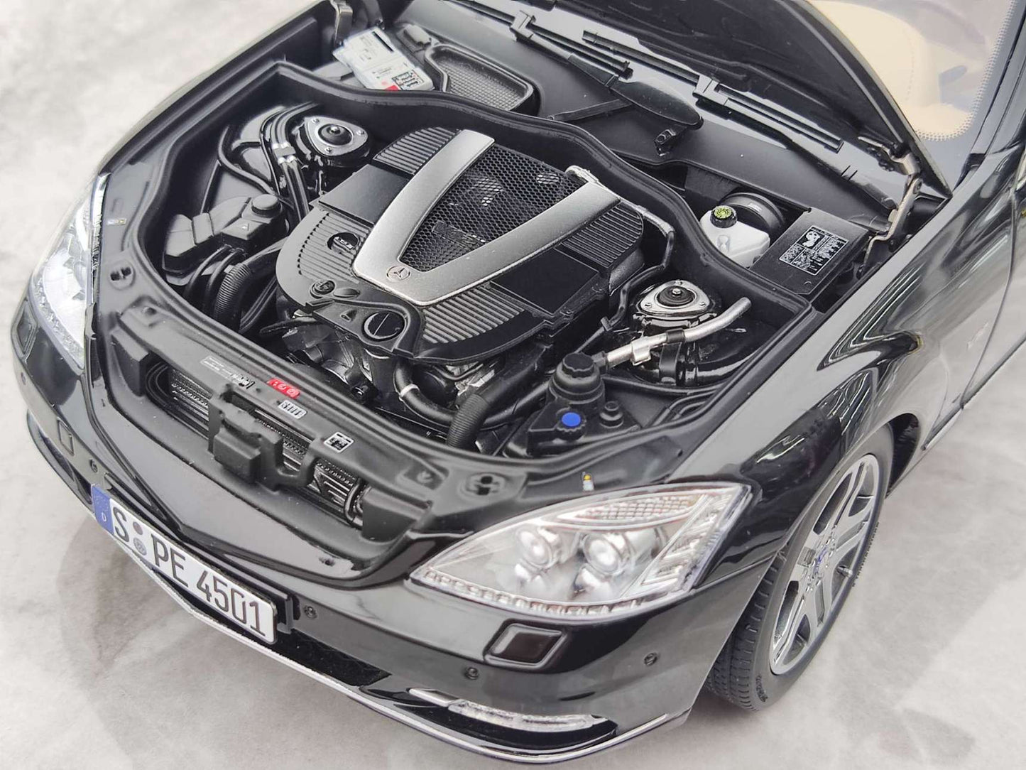 MOTORHELIX 1/18 Mercedes-Benz S-Class S600L (W221) Obsidian Black MH289