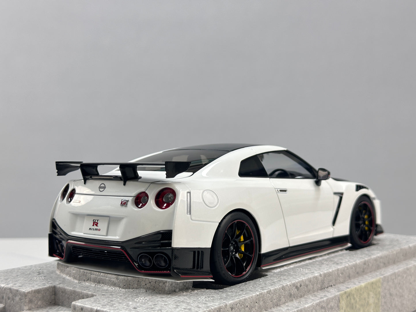 MOTORHELIX 1/18 Nissan GT-R NISMO (R35) Special Edition 2022 Brilliant Pearl White MH378