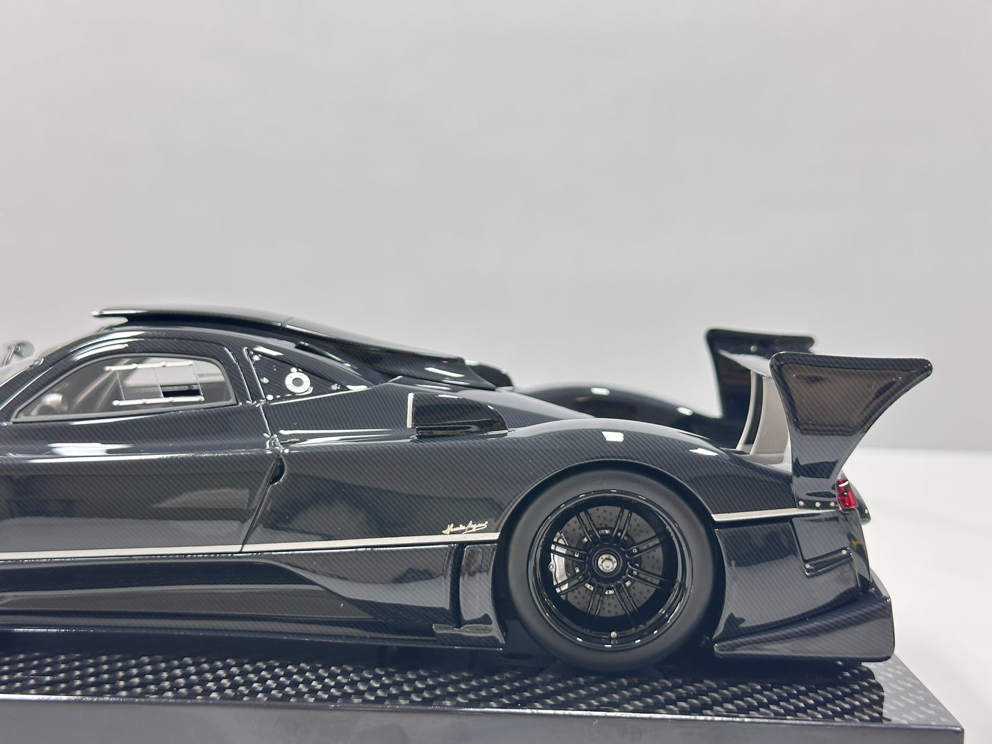 KASH MODEL 1/18 Pagani Zonda R Gloss Carbon Black KPZR002