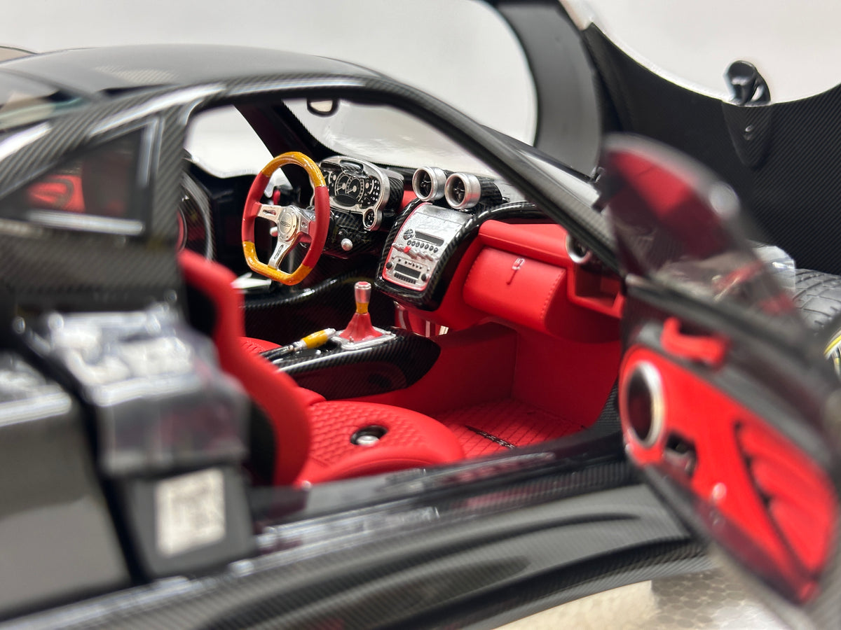 Almost Real 1/18 Pagani Zonda F (2005 Geneva Motor Show Debut Version) – Silver (850401001)