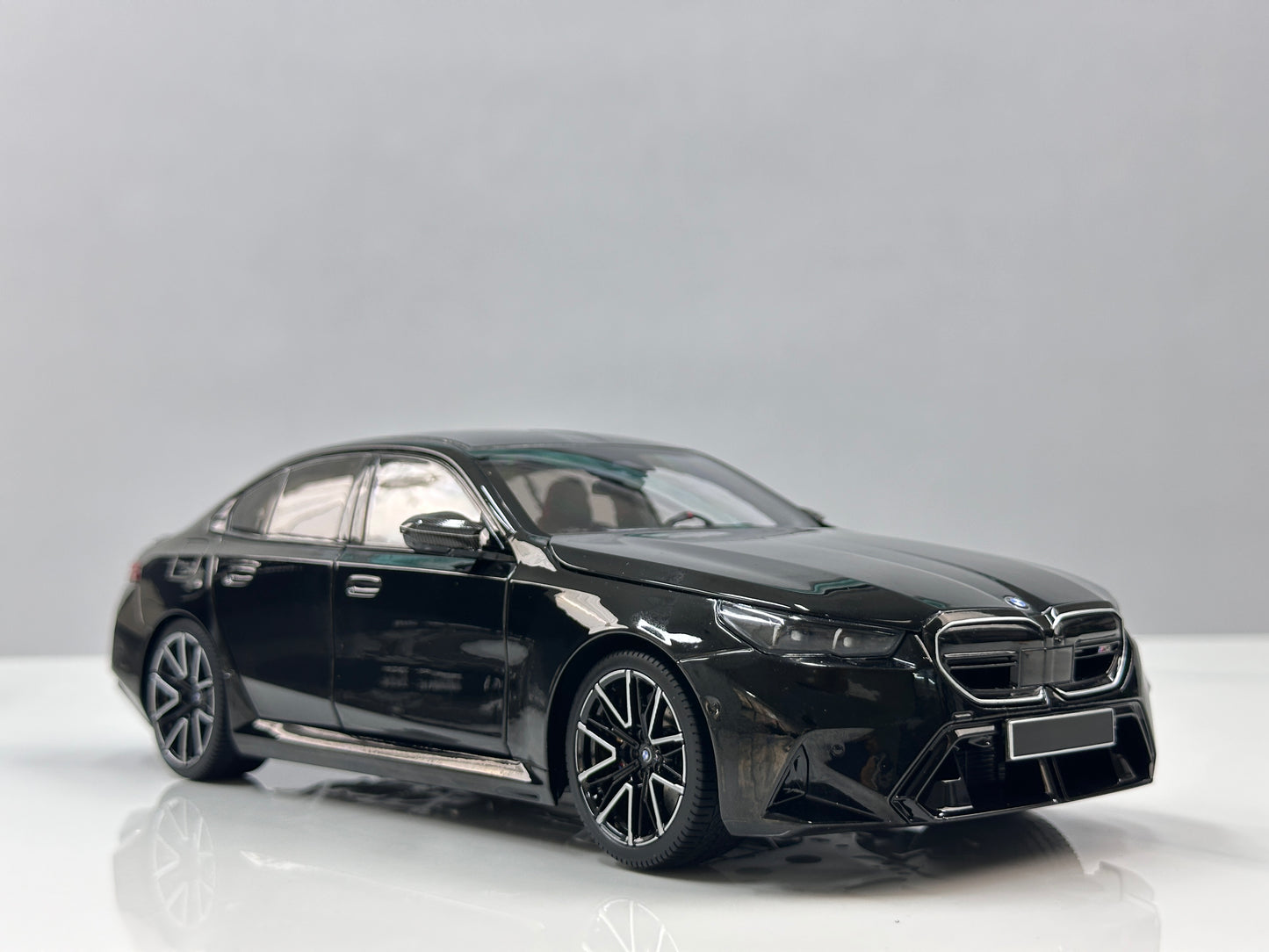 MINICHAMPS 1/18 BMW M5 2024 Metallic Black 110023801