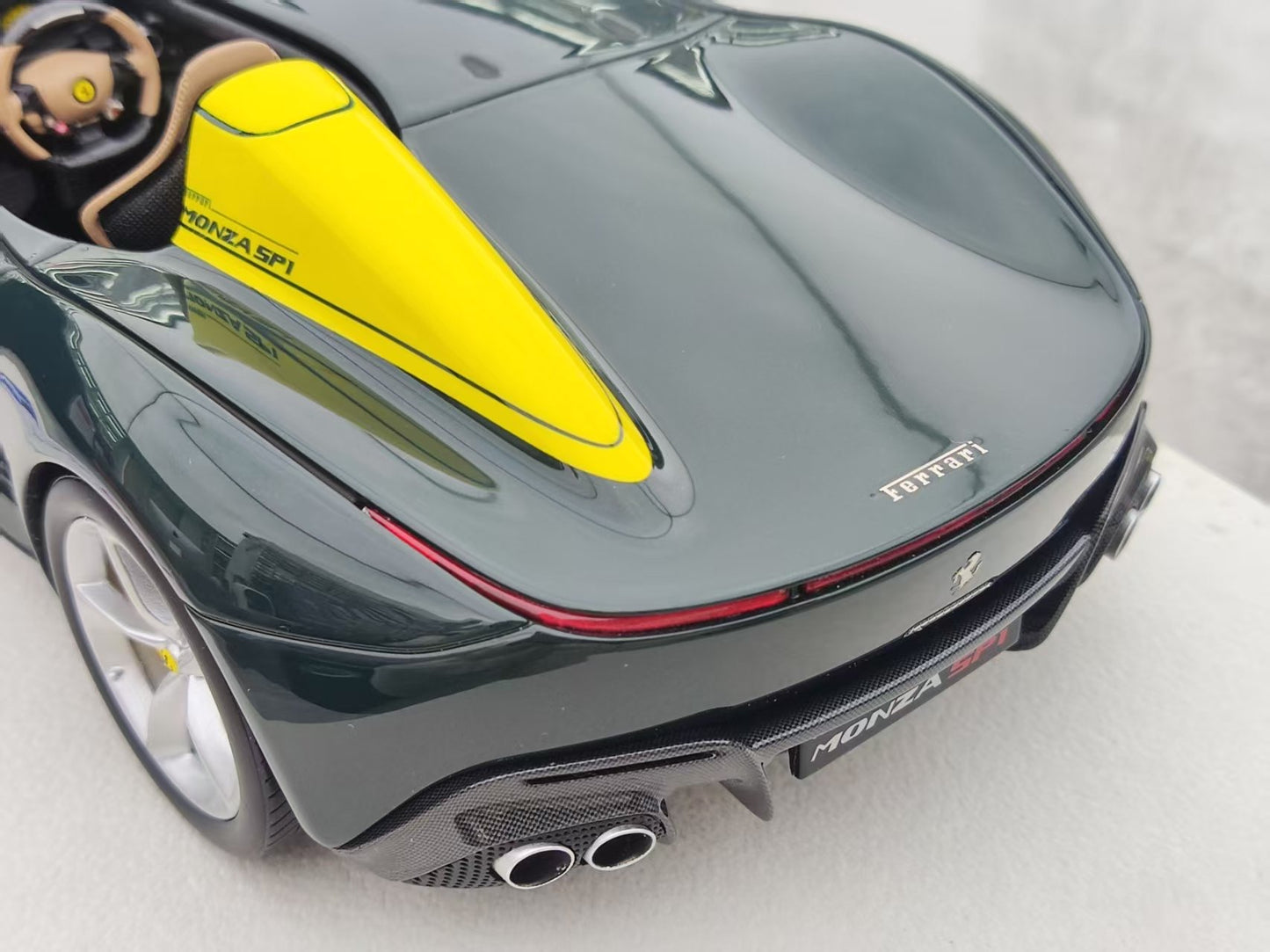 HERMES COLLECTION 1/18 Ferrari Monza SP1 British Green and Yellow Stripes HC008