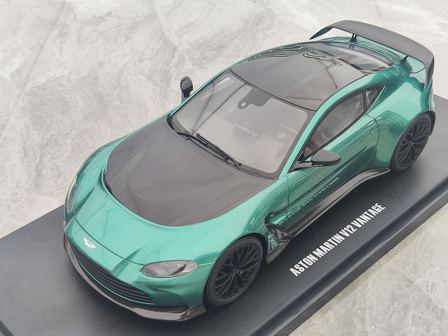 GT Spirit 1/18 Aston Martin V12 VANTAGE Verda Simulada Modelaŭto GT922