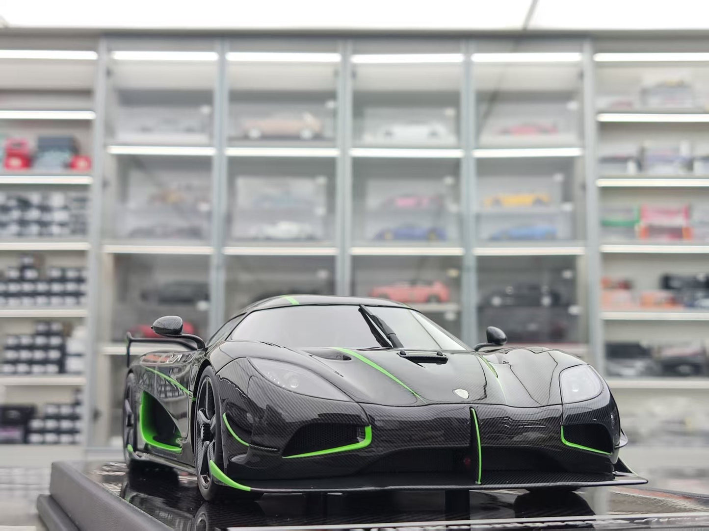 VMB 1/18 Koenigsegg Agera R+ Full Carbon Green Stripe VMB055