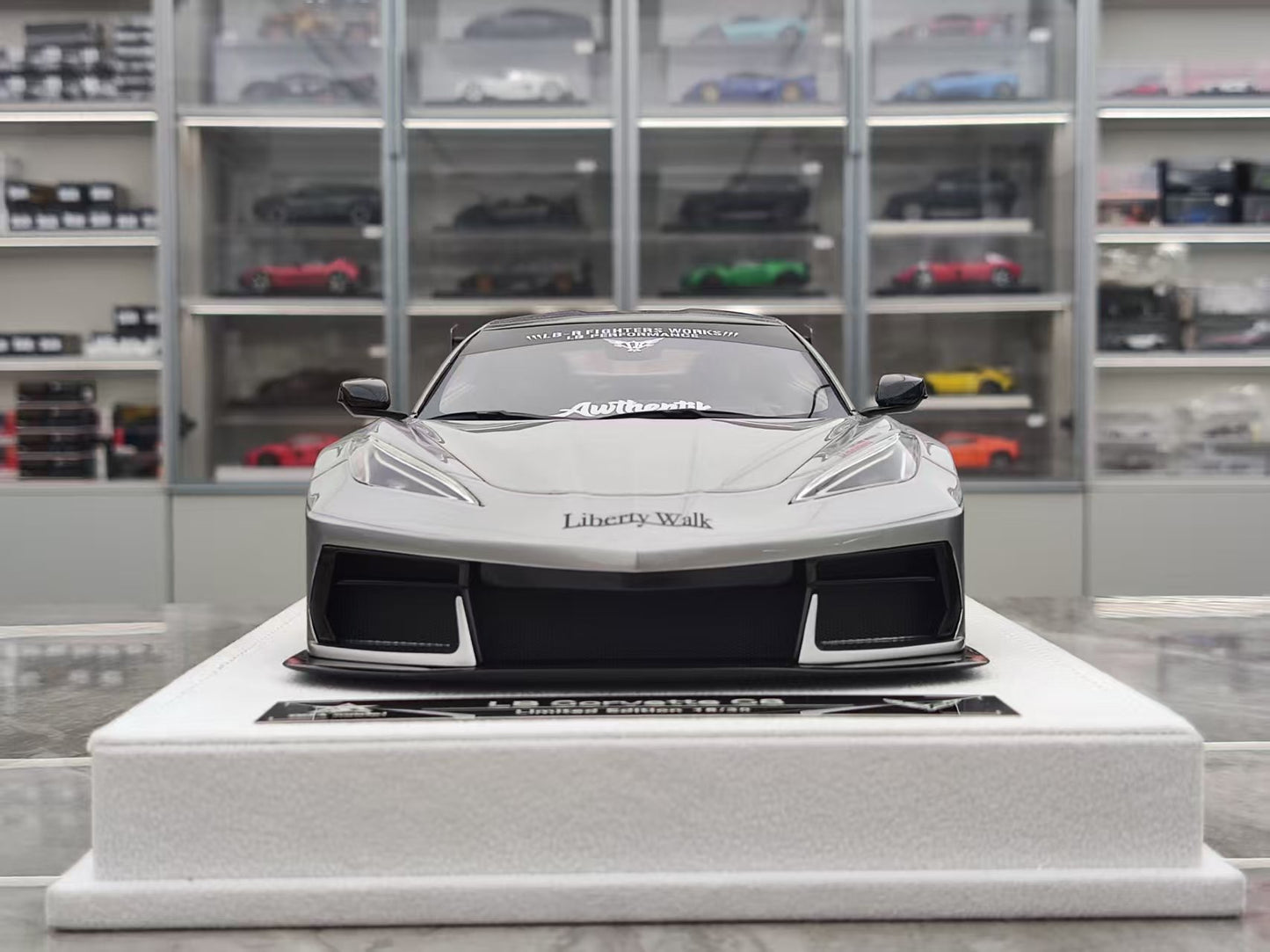 BBA MDOEL 1/18 Corvette C8 Widebody Tungsten Steel Silver BBA059