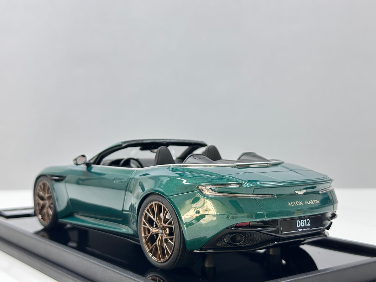MOTORHELIX 1/18 Aston Martin DB12 Volante (Convertible) - Cinnabar Green - MH394
