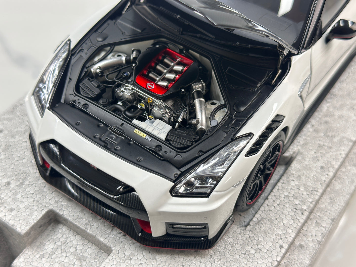 MOTORHELIX 1/18 Nissan GT-R NISMO (R35) Special Edition 2022 Brilliant Pearl White MH378