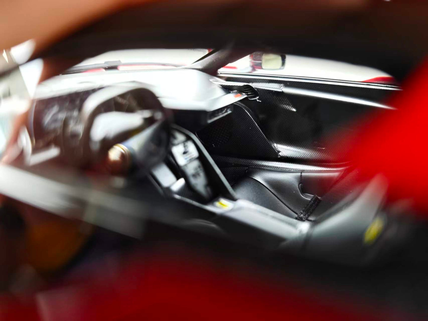 MR 1/18 Ferrari F80 Hardtop Standard Red FE045F