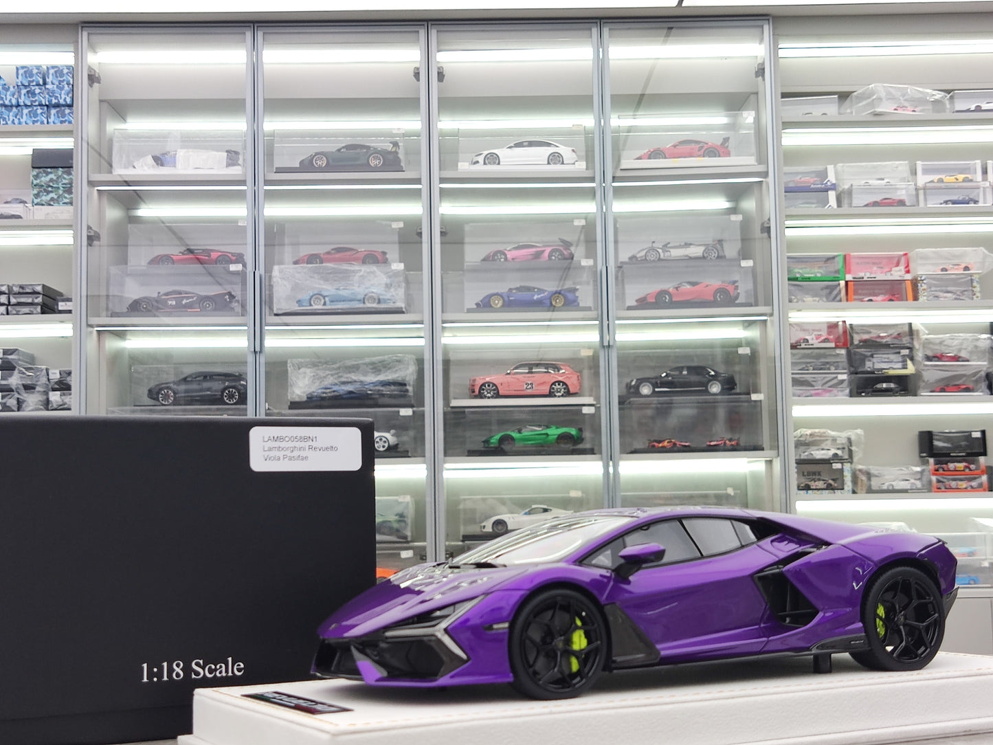 MR 1/18 Lamborghini Revuelto New Generation Hardtop Purple LAMBO058BN1