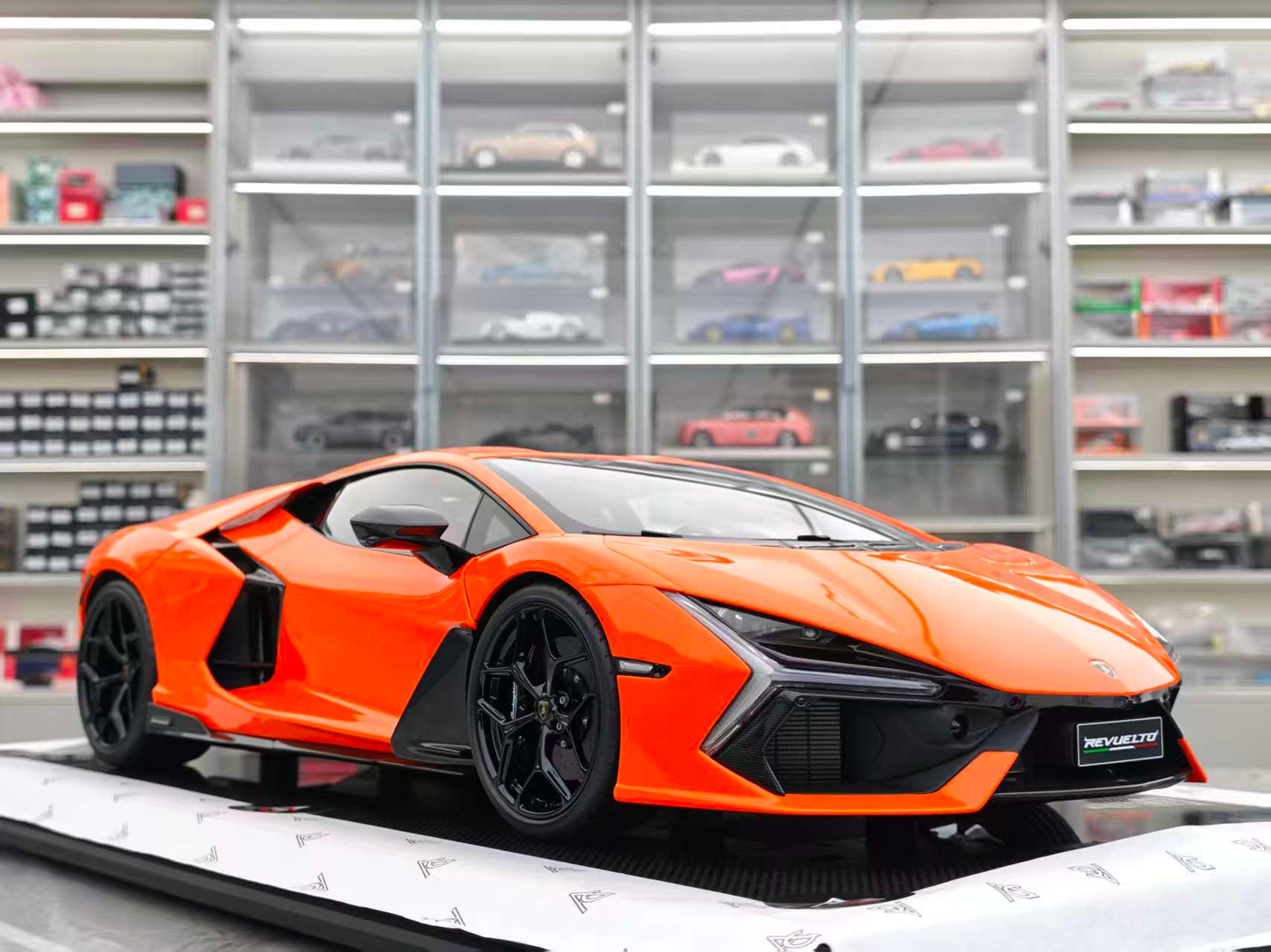 Amalgam 1/8 Lamborghini Revuelto Orange M6299-SC1