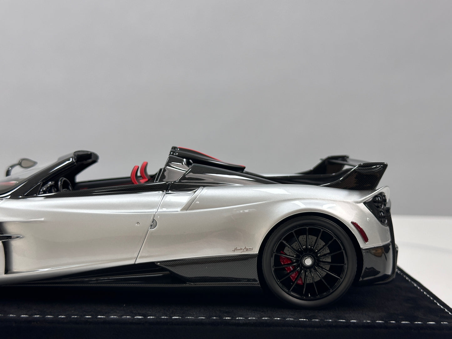 HH Model 1/18 Pagani Huayra Silver & Black Carbon HH662