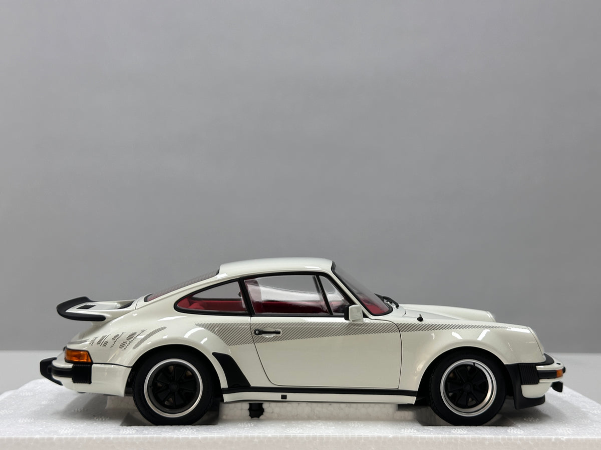 AUTOart 1/18 Porsche 911 (930) Turbo 3.0 White 78113