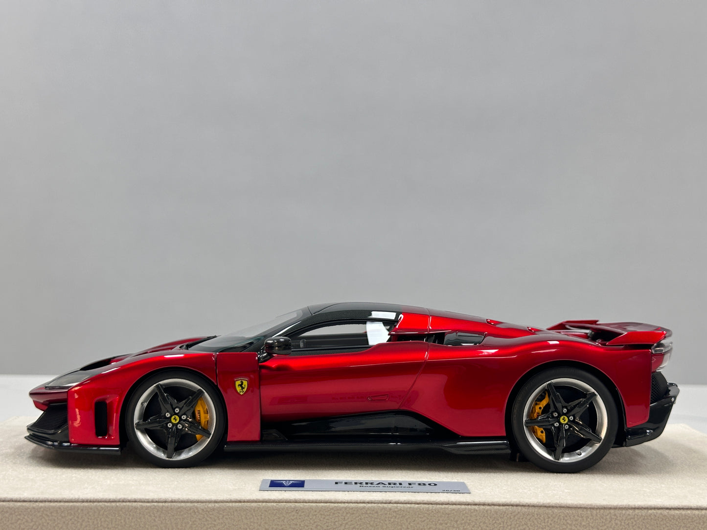 HERMES COLLECTION 1/18 Ferrari F80 – Metallic Red (HC019)