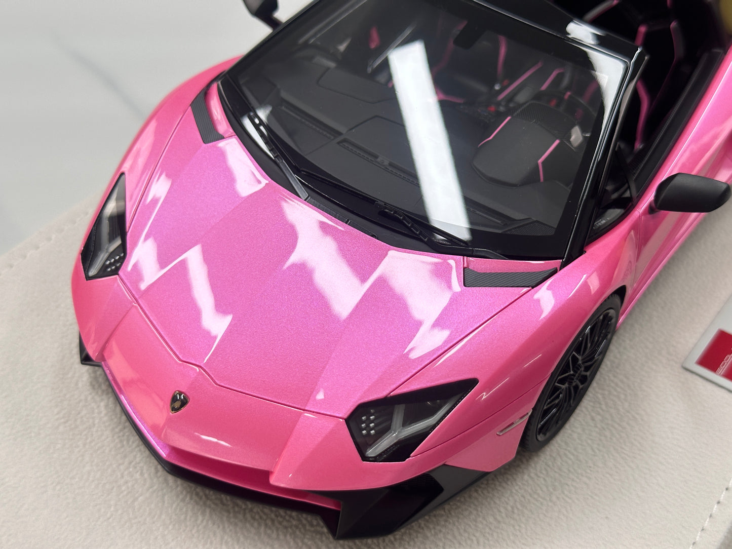 MAKEUP 1/18 Lamborghini Aventador LP750-4 SV Roadster 2015 Pink EML007H