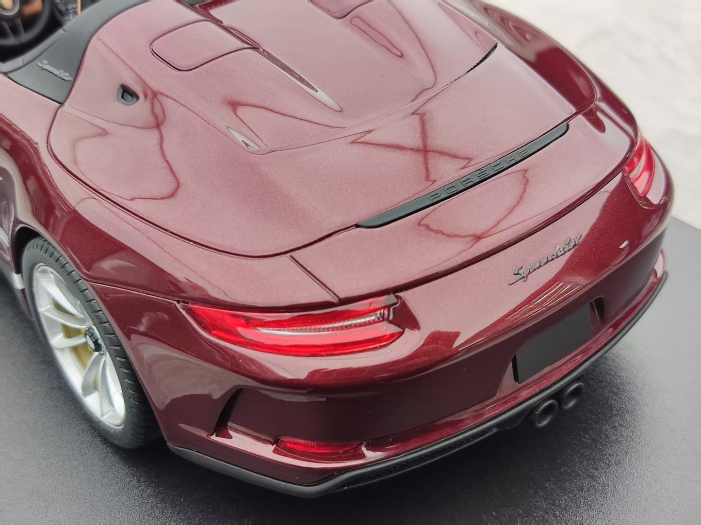 GT Spirit 1/18 Porsche 911 (991.2) SPEEDSTER “HERITAGE EDITION” Metallic Cherry Red GT929