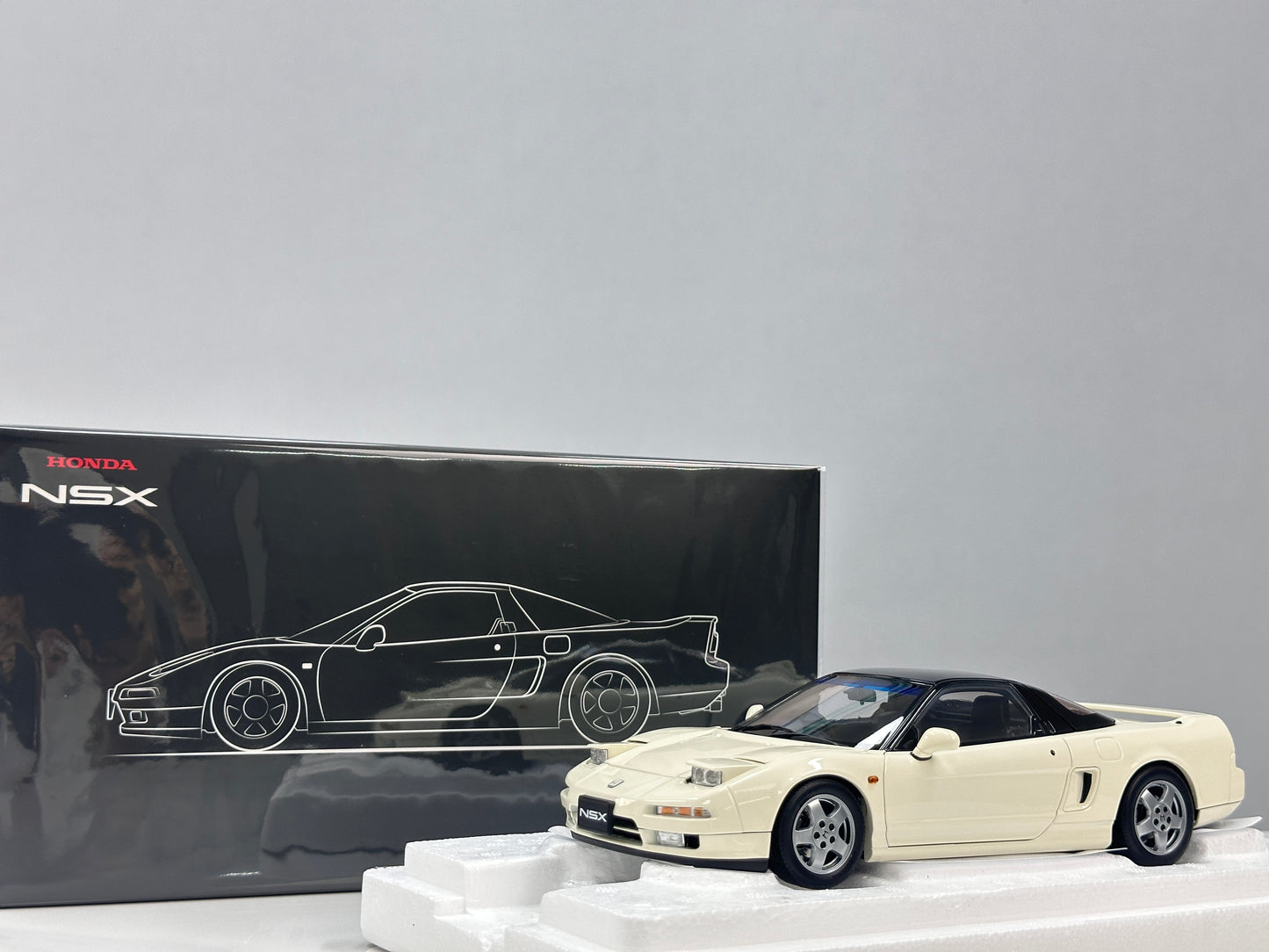 LCD 1/18 Honda NSX 1st Generation (MK1/NA1) White LCD18022-WH