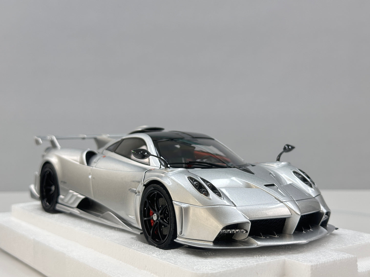 LCD 1/18 Pagani Imola Silver (LCD125)