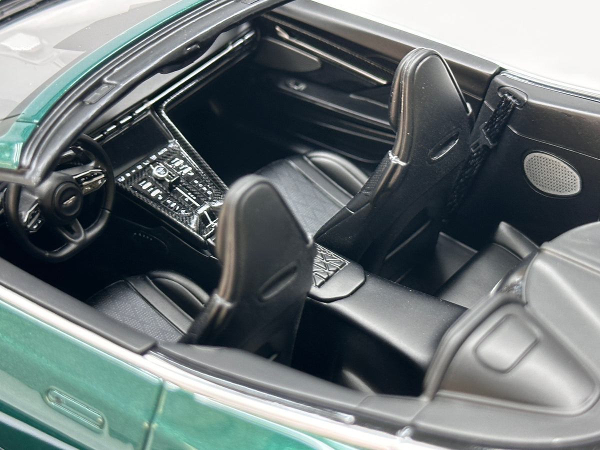 MOTORHELIX 1/18 Aston Martin DB12 Volante (Convertible) - Cinnabar Green - MH394
