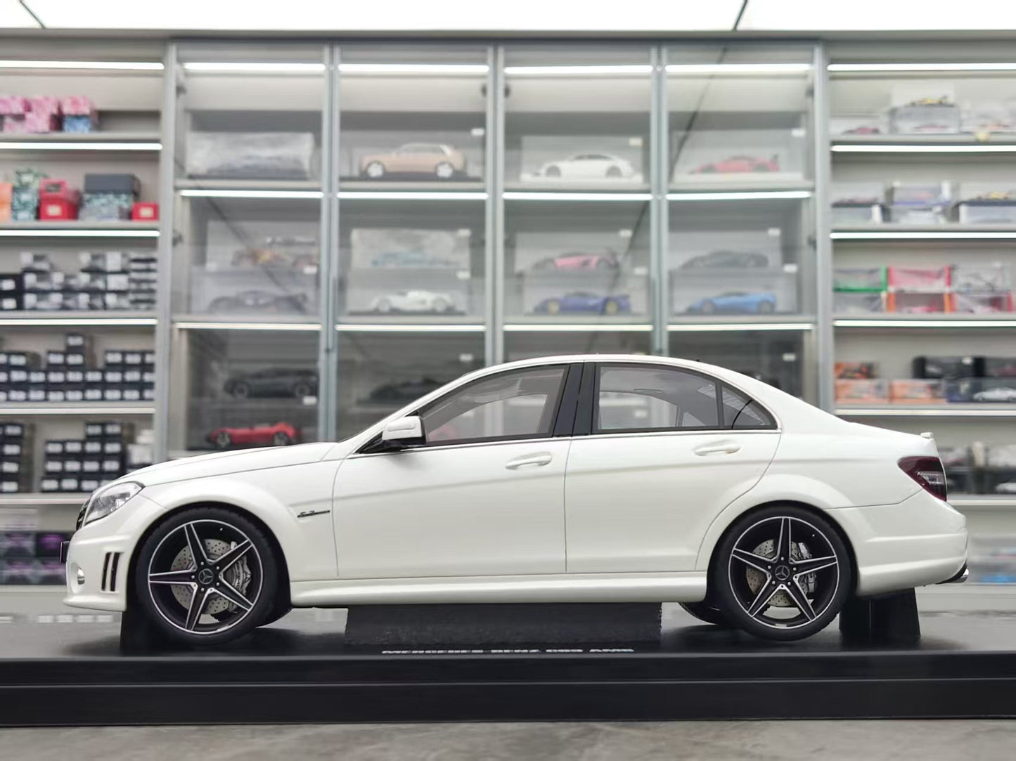 GT Spirit 1/18 Mercedes-Benz C63 AMG Diamond White GT928