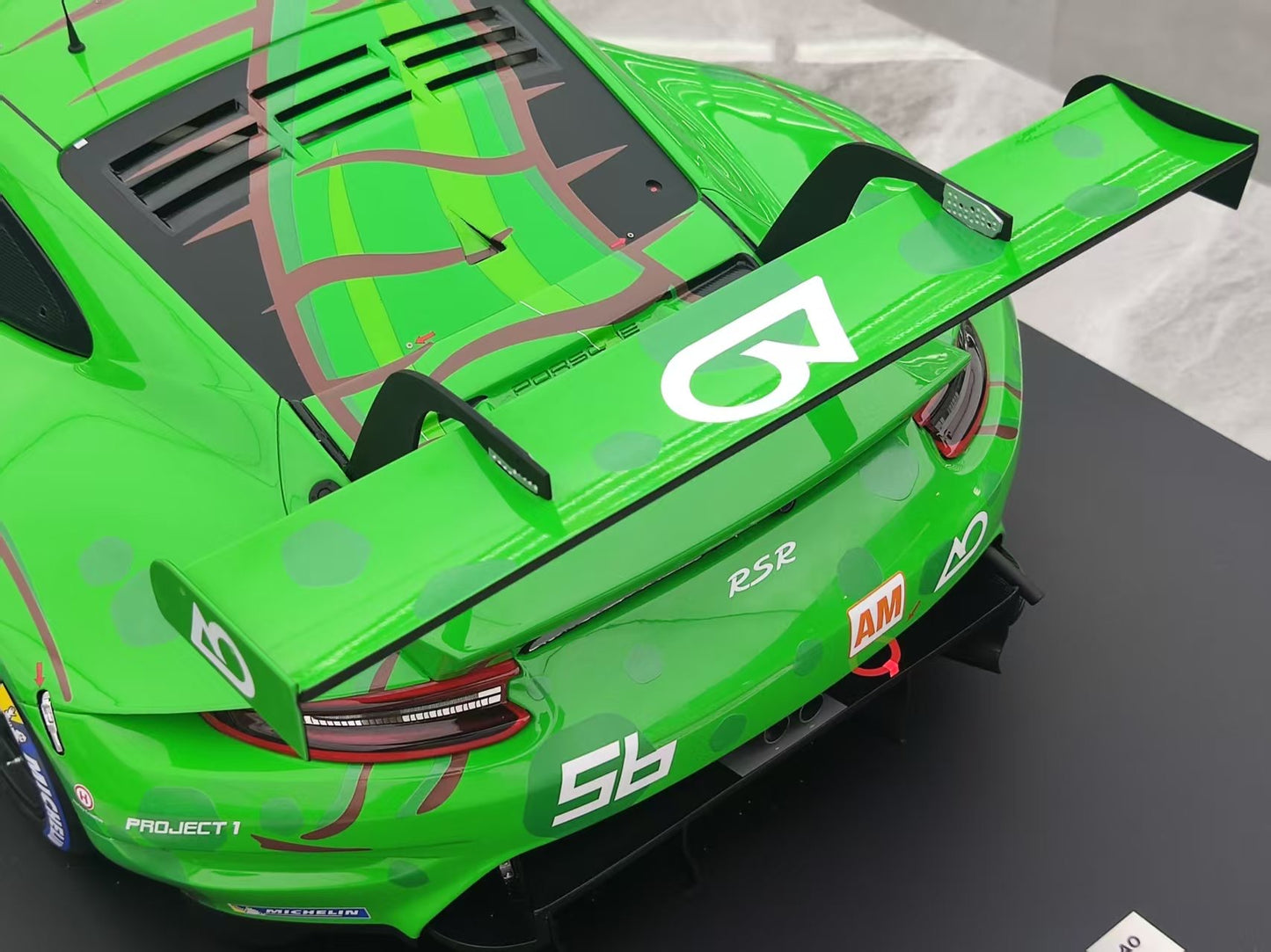 SPARK 1/8 Porsche 911 RSR 19 No.56 PROJECT 1-AO Le Mans 24H 2023 Green Dinosaur Livery 08G046