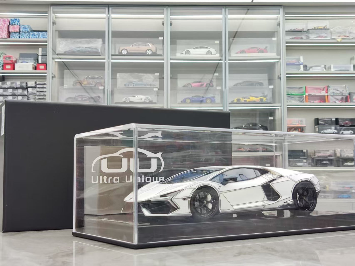 UU 1/18 Lamborghini Revuelto Limited Edition Diecast Model Car