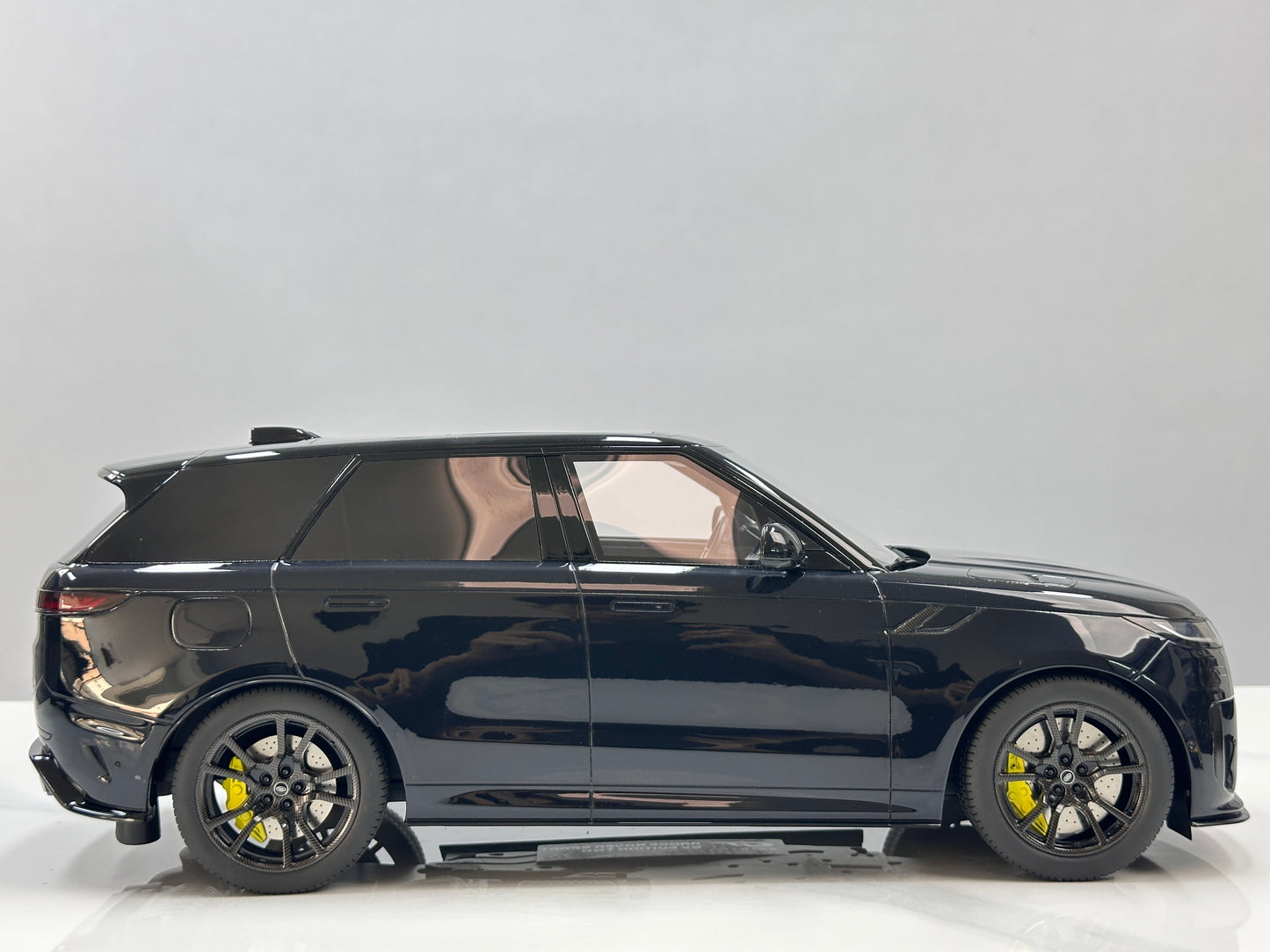GT Spirit 1/12 Land Rover Range Rover Sport SV Edition Two Black GT555