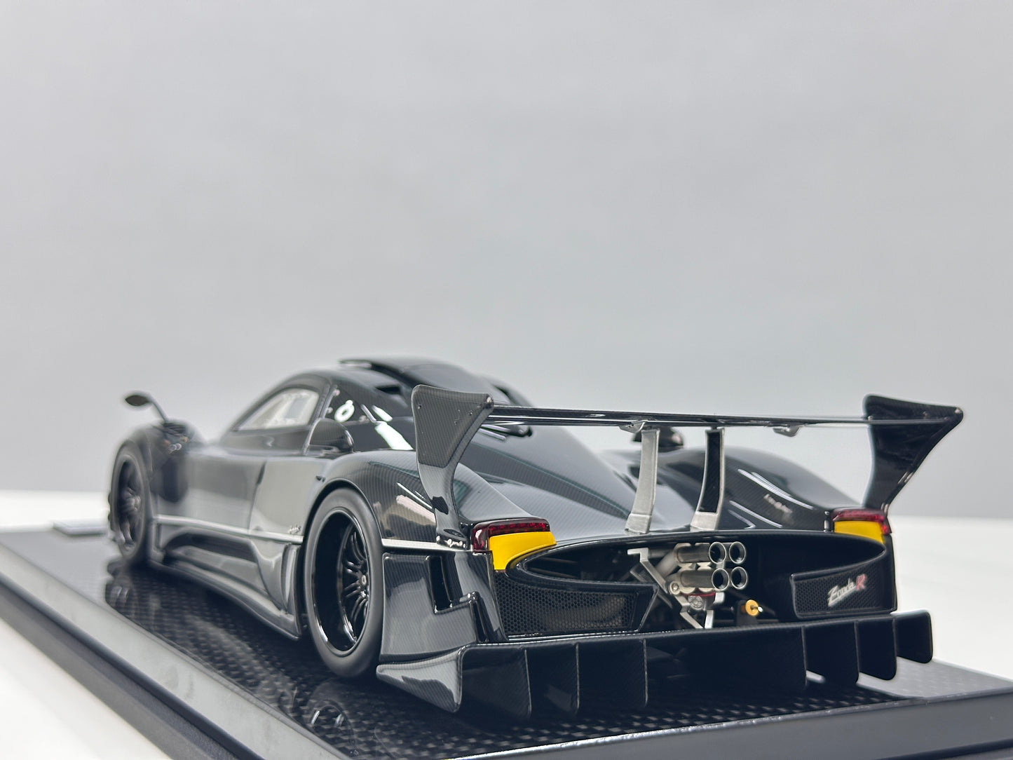 KASH MODEL 1/18 Pagani Zonda R Gloss Carbon Black KPZR002