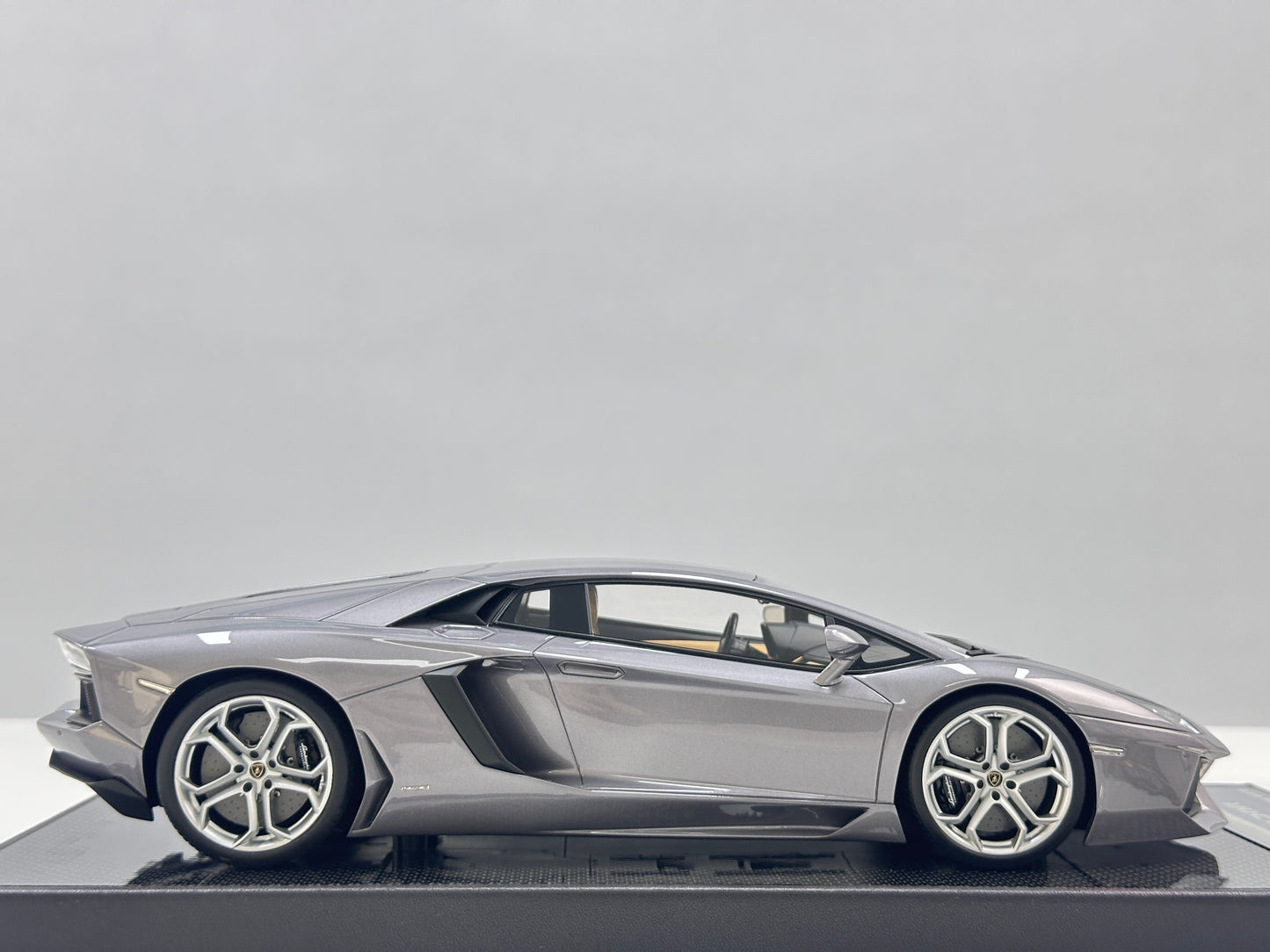 VMB 1/18 Lamborghini Aventador LP700-4 Silver-Grey VMB064