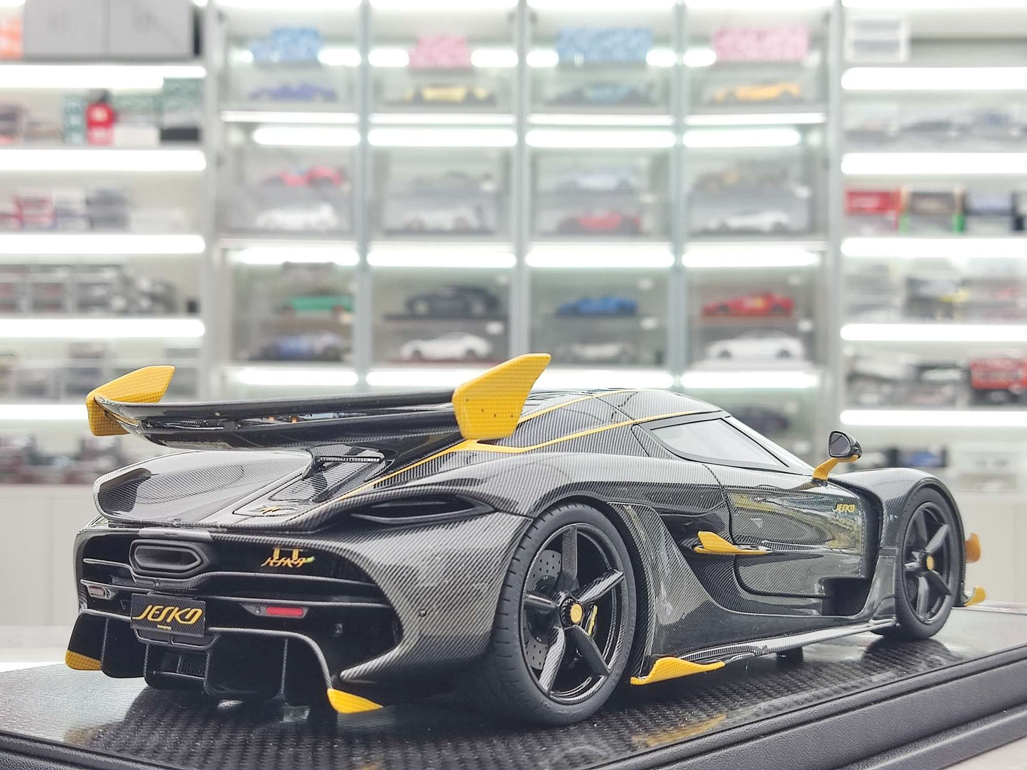 FRONTIART 1/18 Koenigsegg Jesko Carbon Gold FA149
