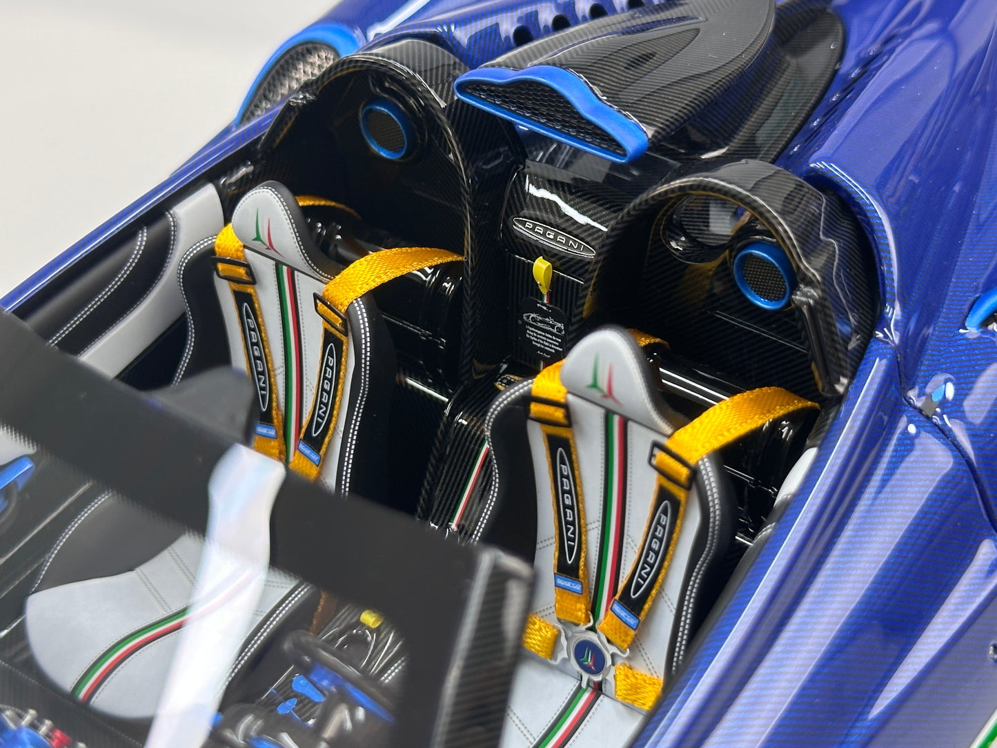 HH Model 1/18 Pagani Huayra Air Force Edition HH664