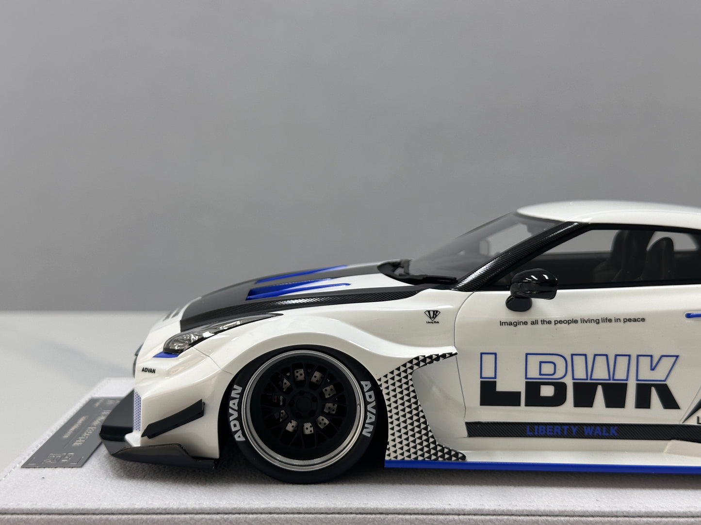 BBA MODEL 1/18 Nissan GTR 35GT-RR Blue and White Livery BBA064