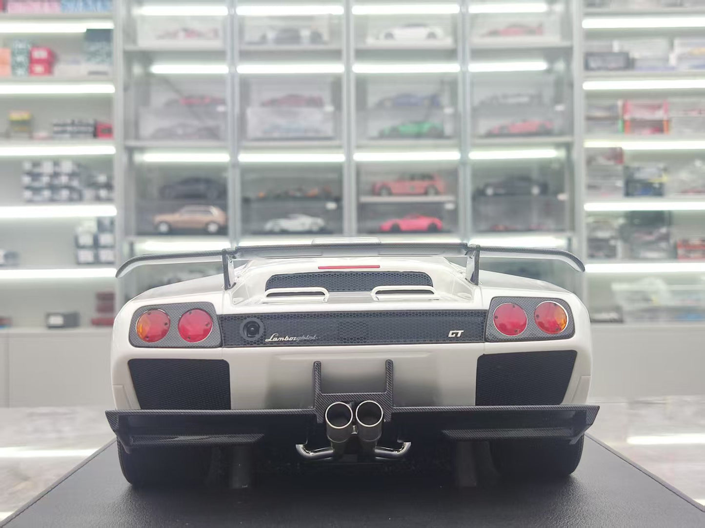 GL 1/12 Lamborghini Diablo GT Pearl White JS-GL007