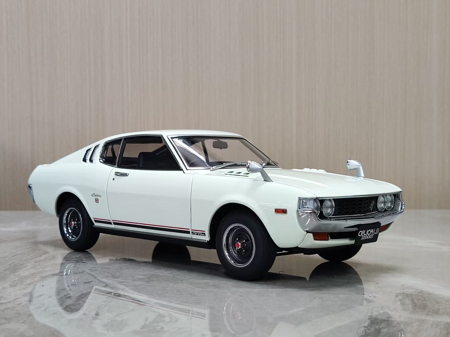 AUTOart 1:18 Toyota Celica 2000GT RA25 White 78766