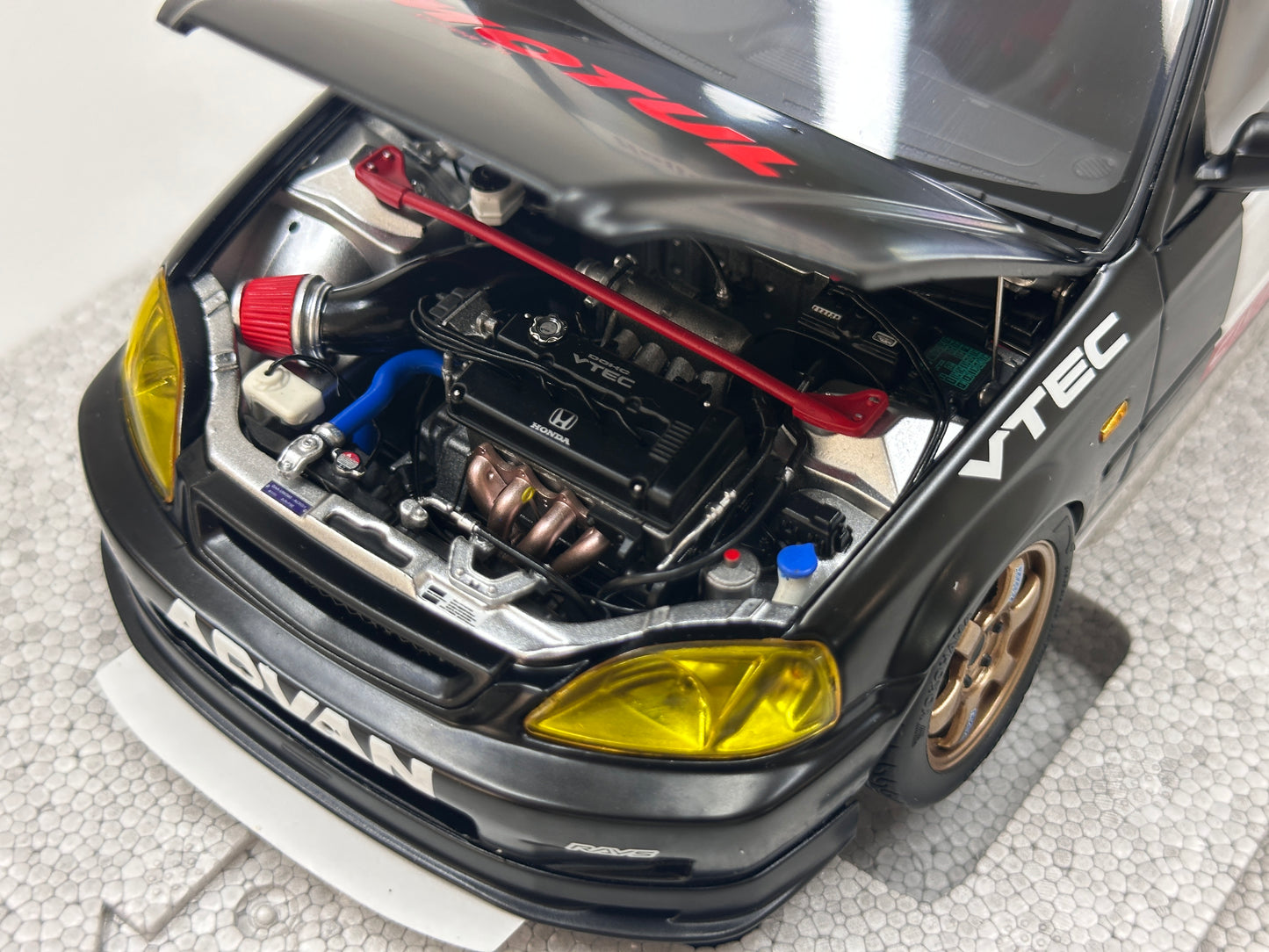 MOTORHELIX 1/18 Honda Civic Type R (EK9) Matte Black with Yellow Lights MH358