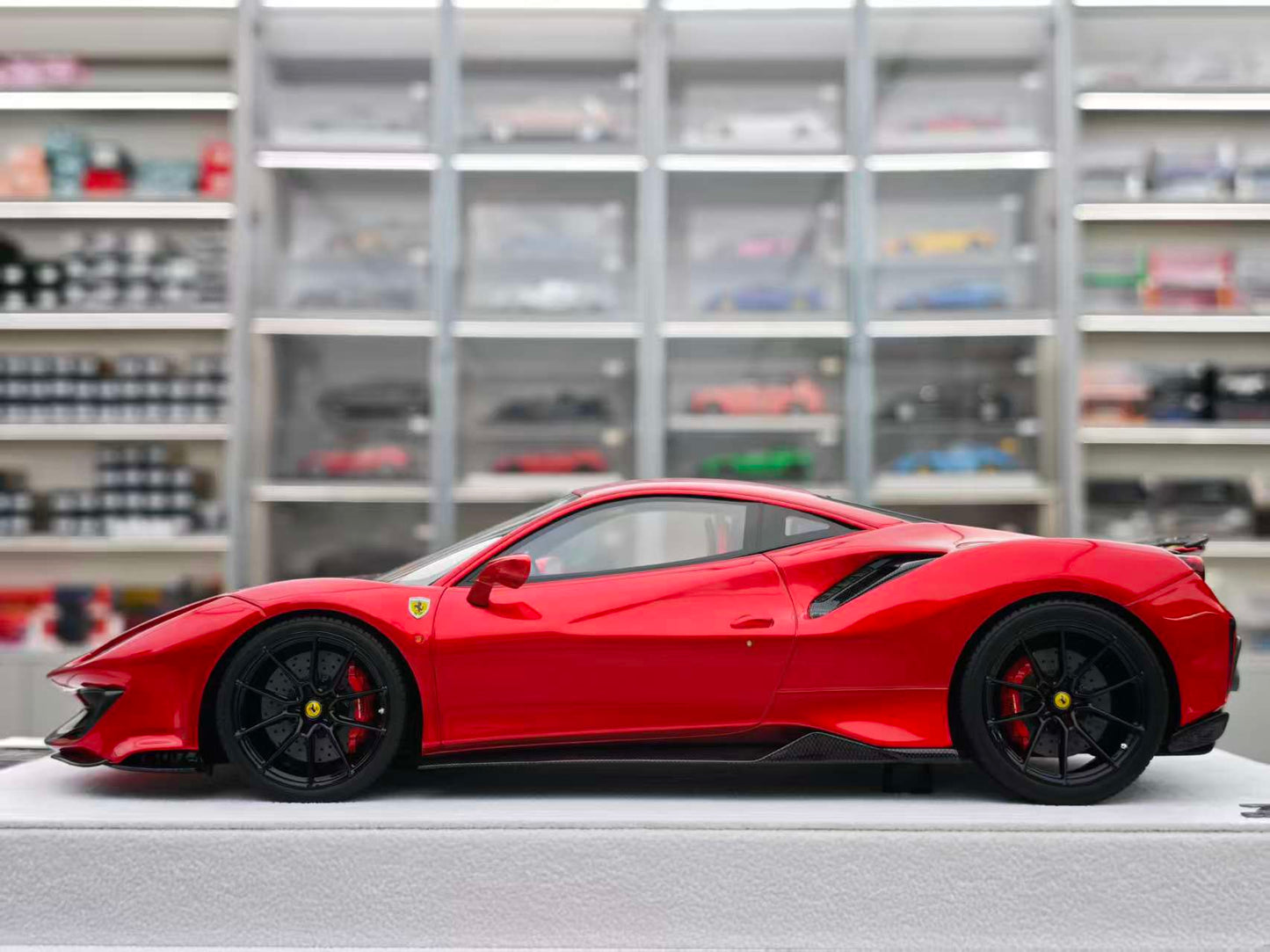 BBA MDOEL 1/18 Ferrari 488PISTA Metallic Red BBA056