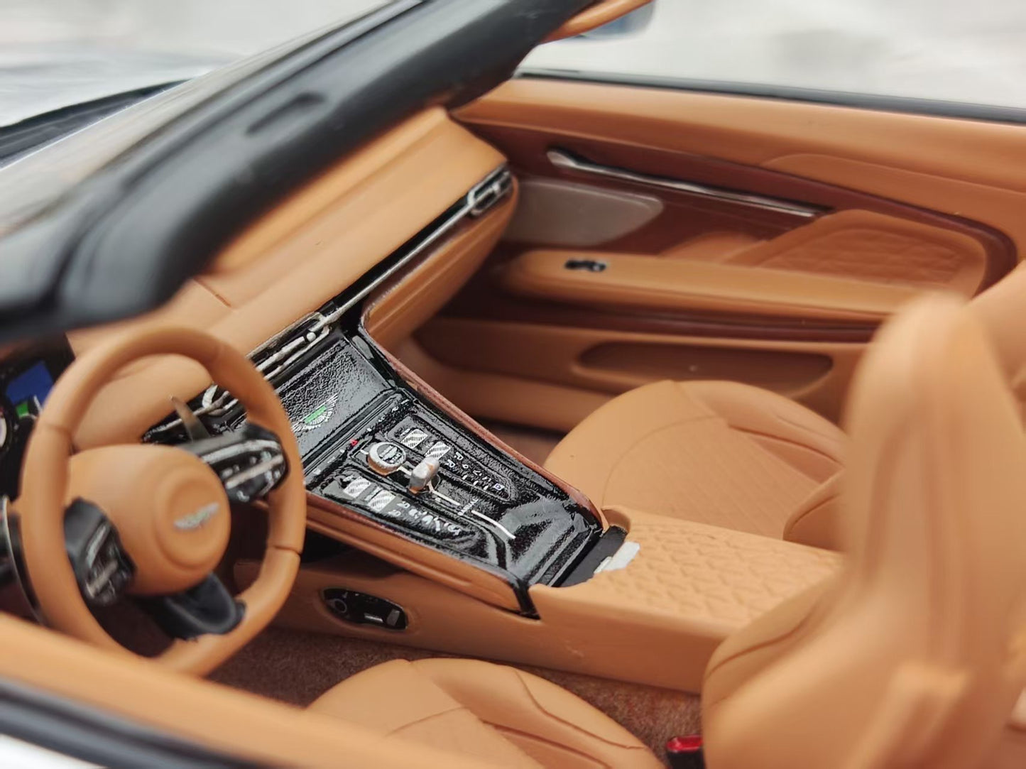 GT Spirit 1/18 Aston Martin DB12 VOLANTE Silver GT945