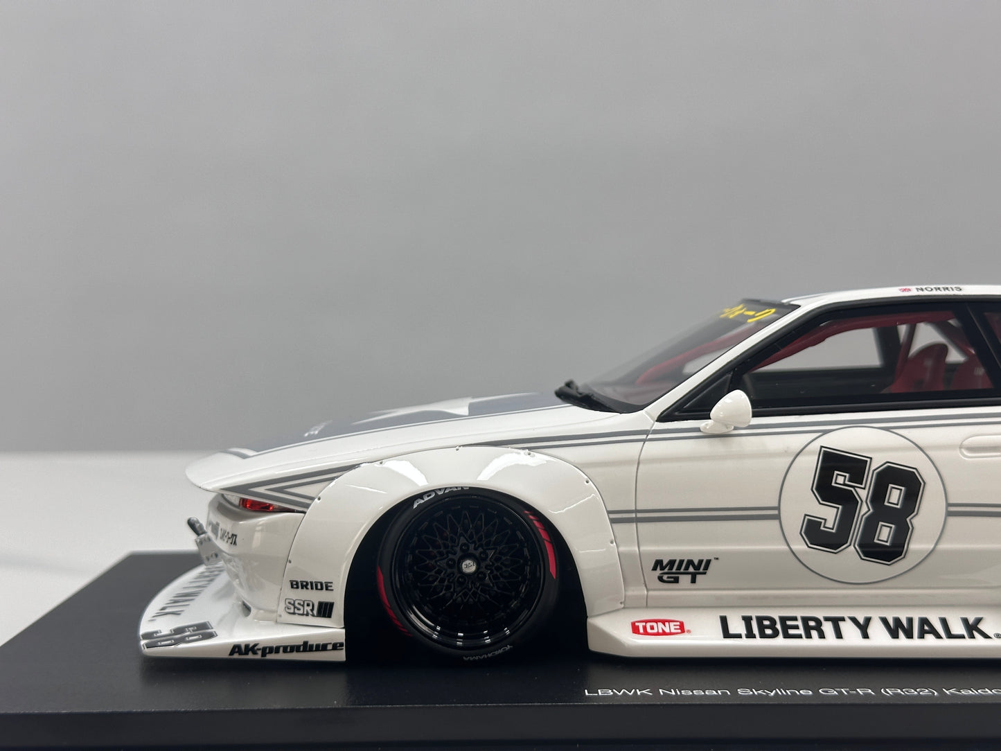 TOPSPEED 1/18 Nissan GT-R R32 Kaido Works TAS 2025 White TS0695