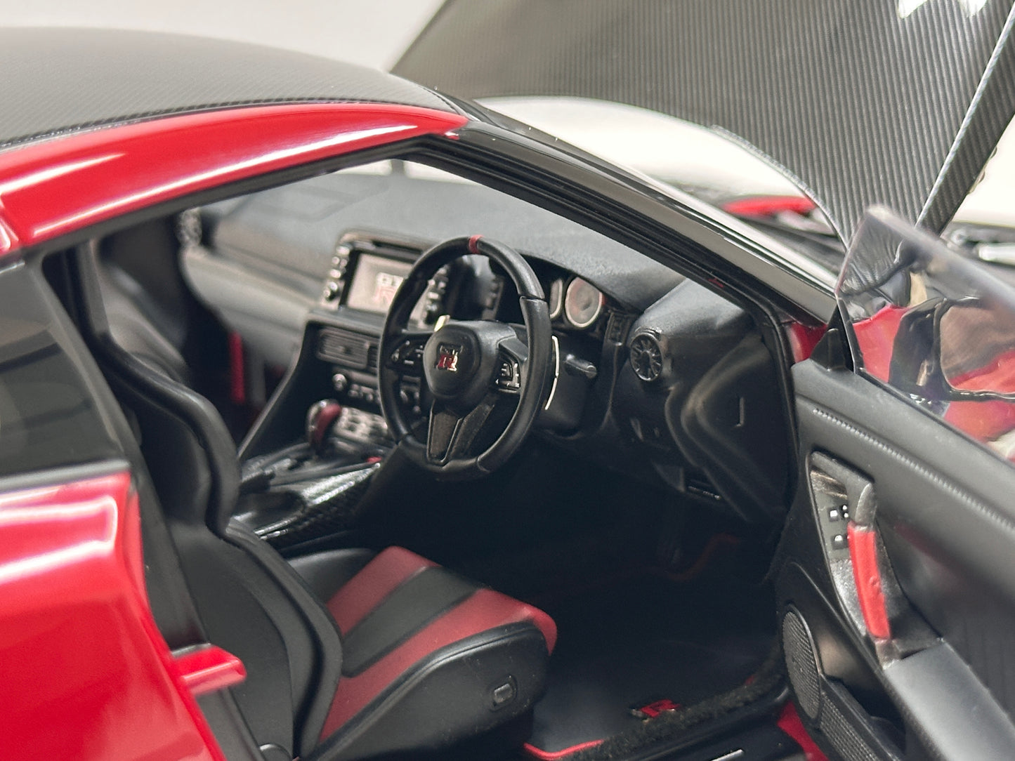 MOTORHELIX 1/18 Nissan GT-R NISMO (R35) Special Edition 2022 Vibrant Red MH367