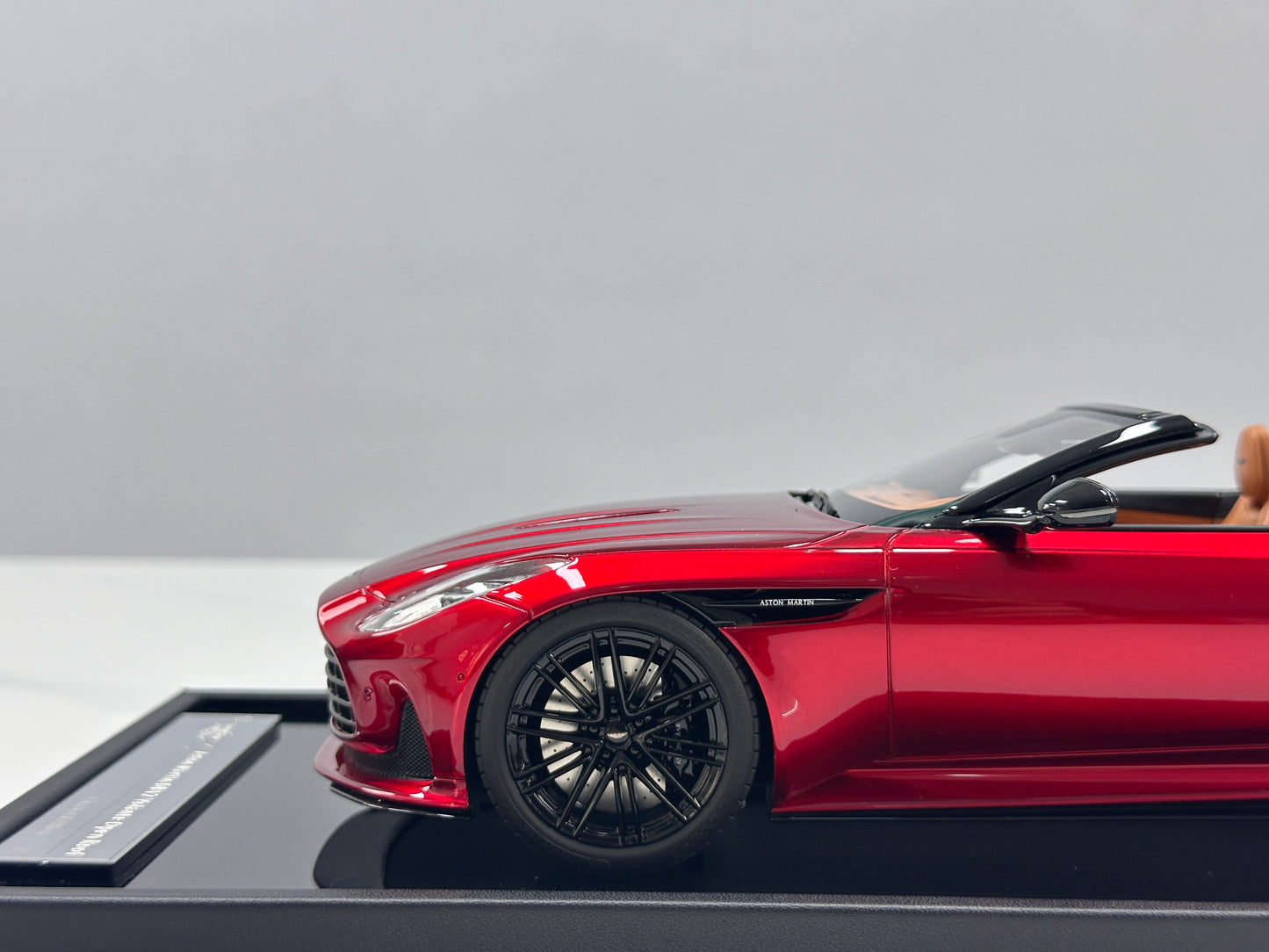 Xiaoguang Model & MotorHelix 1/18 Aston Martin DB12 Volante Convertible – Volcano Red Metallic (MH388)