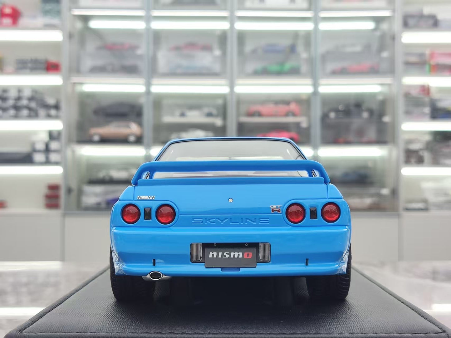 MOTORHELIX 1/18 Nissan Kyline GT-R (R32) Customized Version Cyan Blue Resin Model MH317