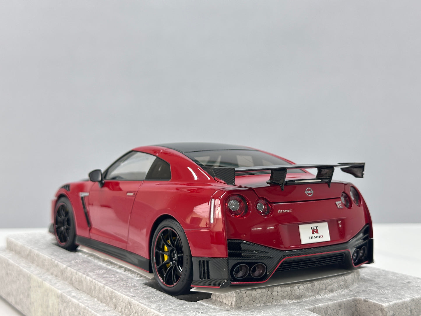 MOTORHELIX 1/18 Nissan GT-R NISMO (R35) Special Edition 2022 Vibrant Red MH367