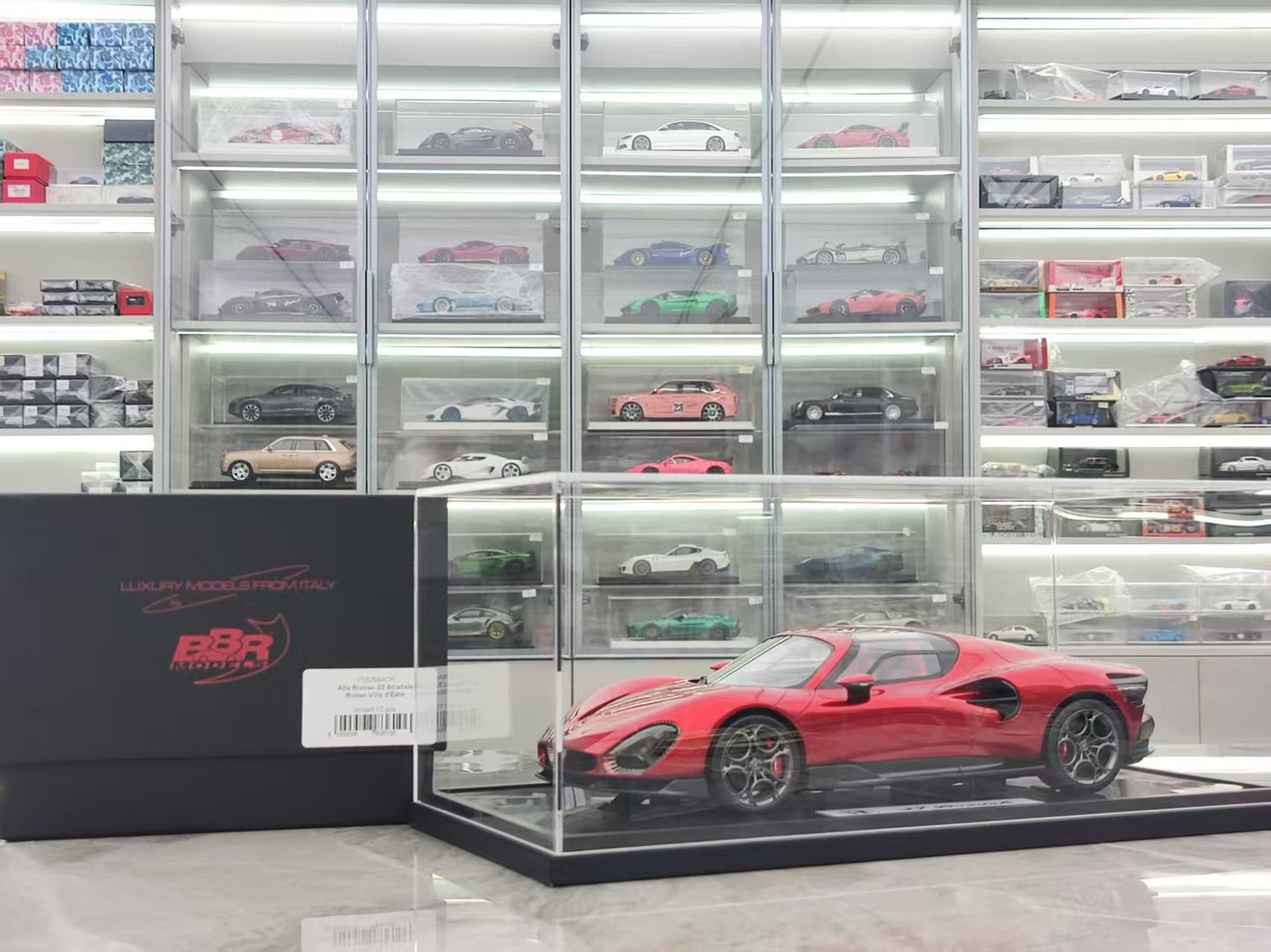 BBR 1/18 Alfa Romeo 33 Stradale Carbon Base Red Car Model P18264ACH