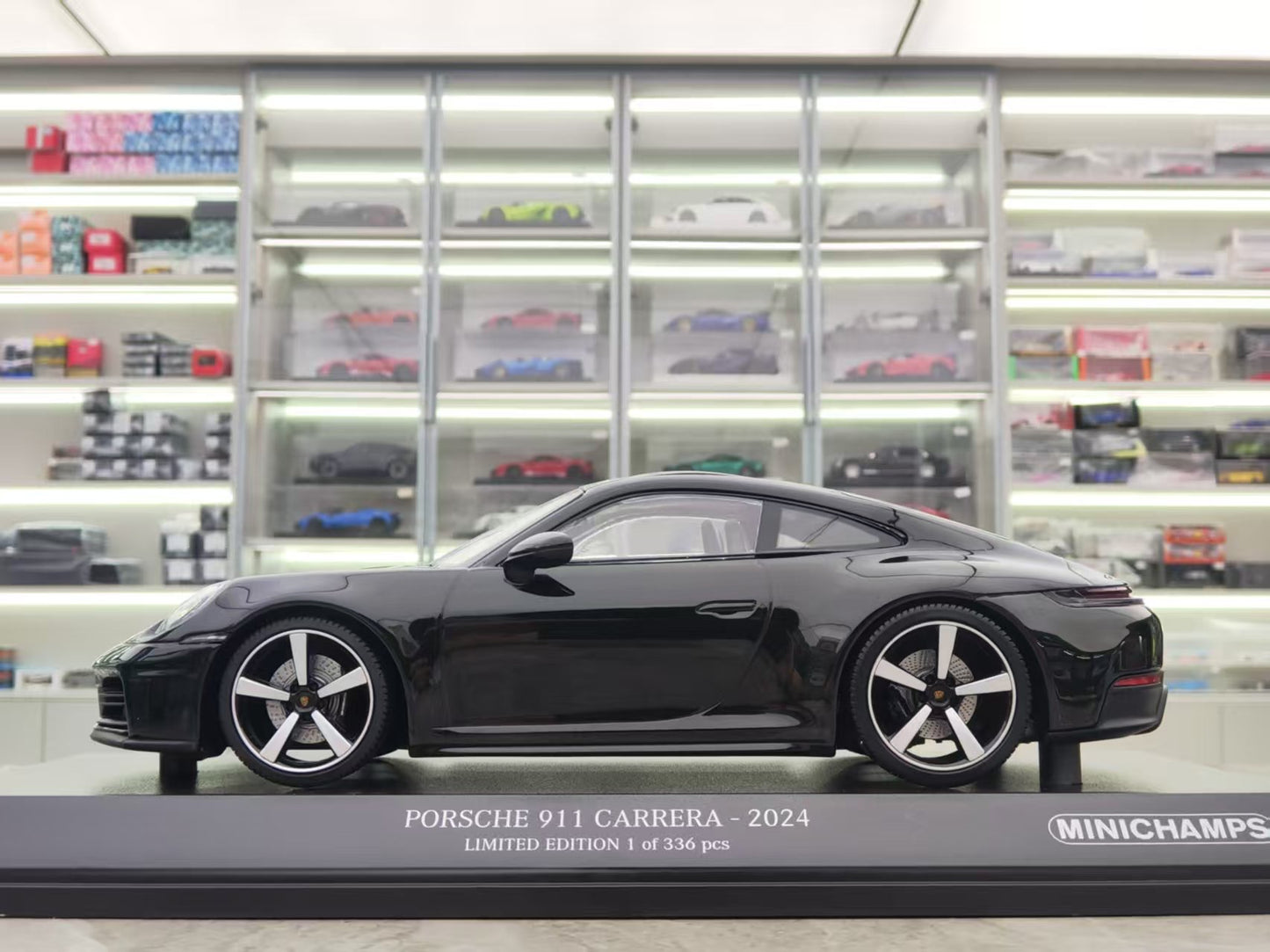 MINICHAMPS 1/18 Porsche 911 Carrera Black Alloy Model 155064022