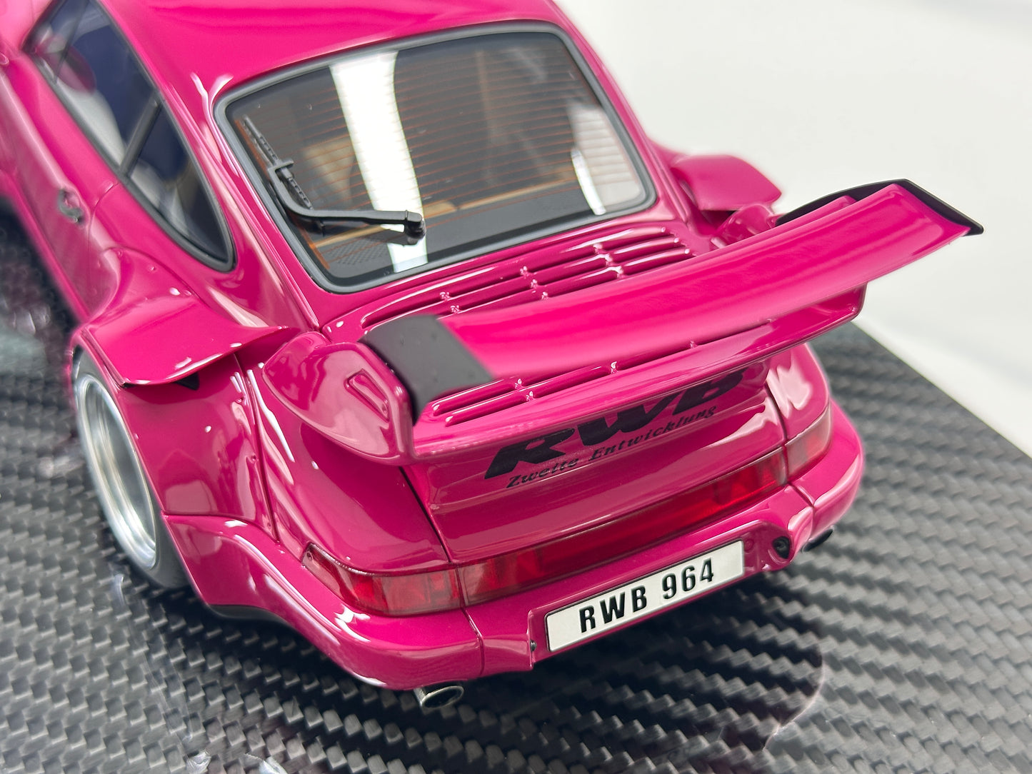 TGM Model 1/18 Porsche RWB 964 – Rose Pink (TGM007)