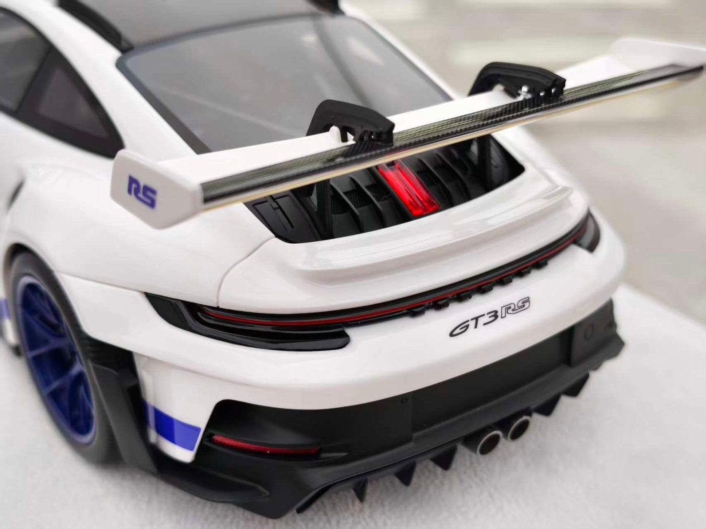 FuelMe 1/18 Porsche 992 GT3R Carrera Blue FM18010LM-02