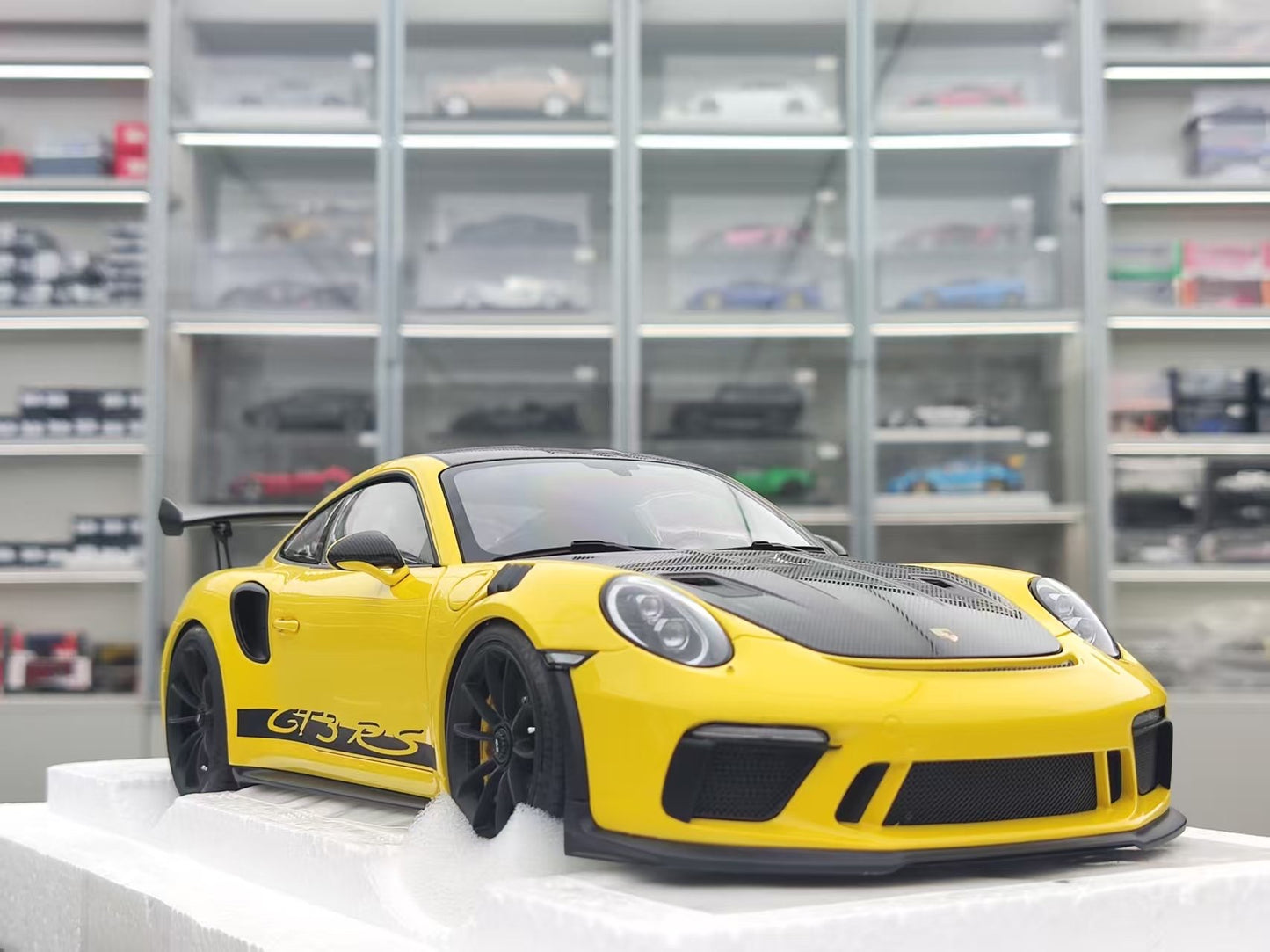 AUTO Art 1/18 Porsche 911 (991.2) GT3 RS Yellow 78178