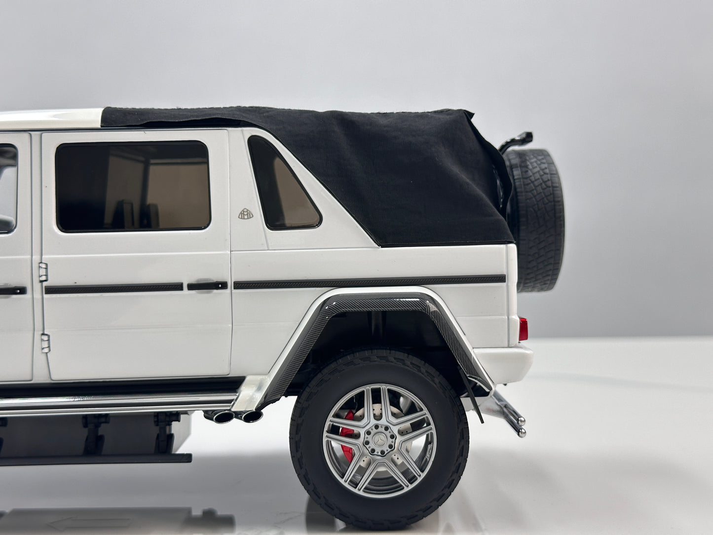 Almost Real 1/18 Mercedes-Benz G 650 Landaulet Metallic White 820213